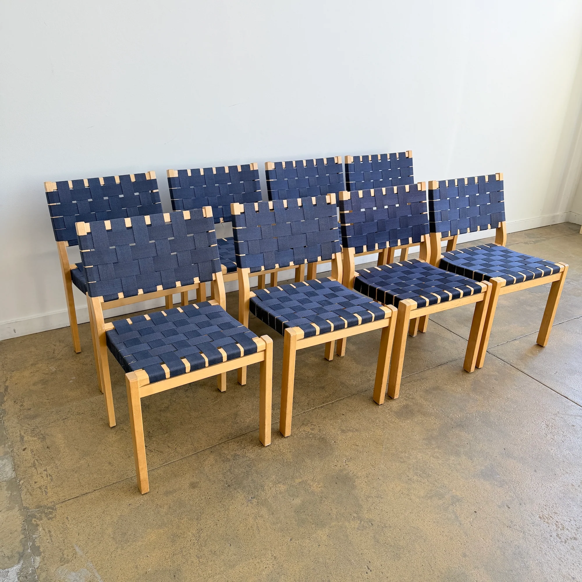 Alvar Alto set of 8 Model 611 Dining Chairs - Navy - Image 3