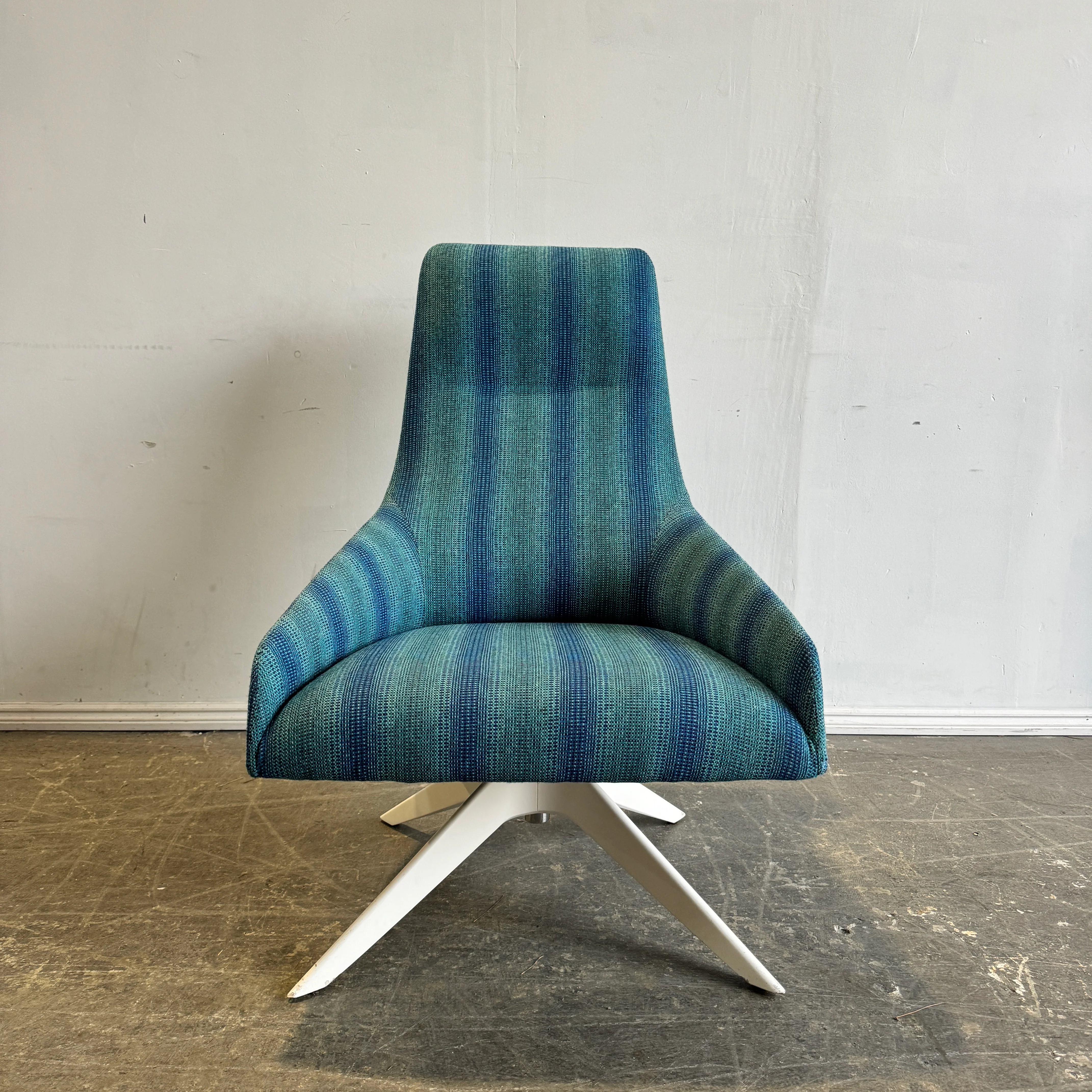 Andreu World Alya Lounge Chair by Patricia Urquiola - Image 2