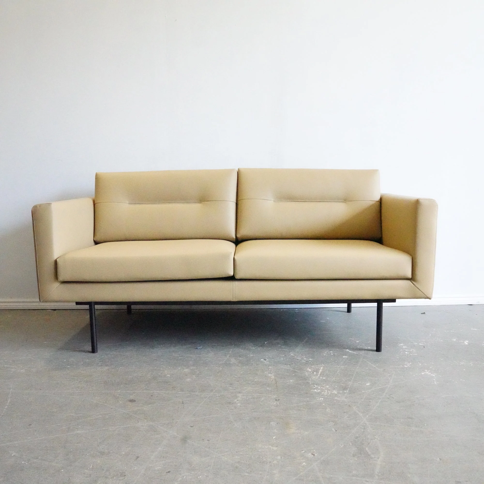 Andreu World Top grain Leather Element sofa