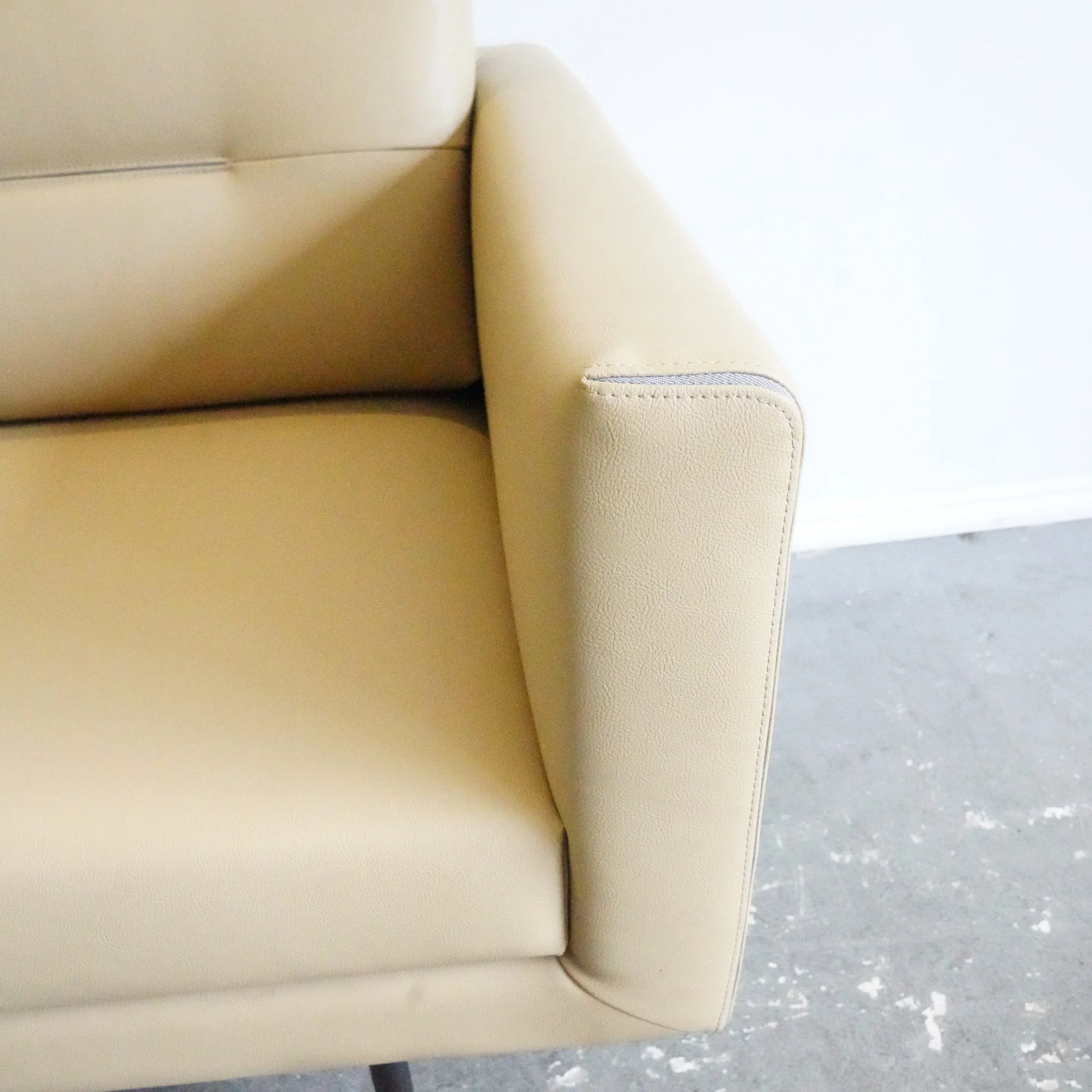 Andreu World Top grain Leather Element sofa - Image 3