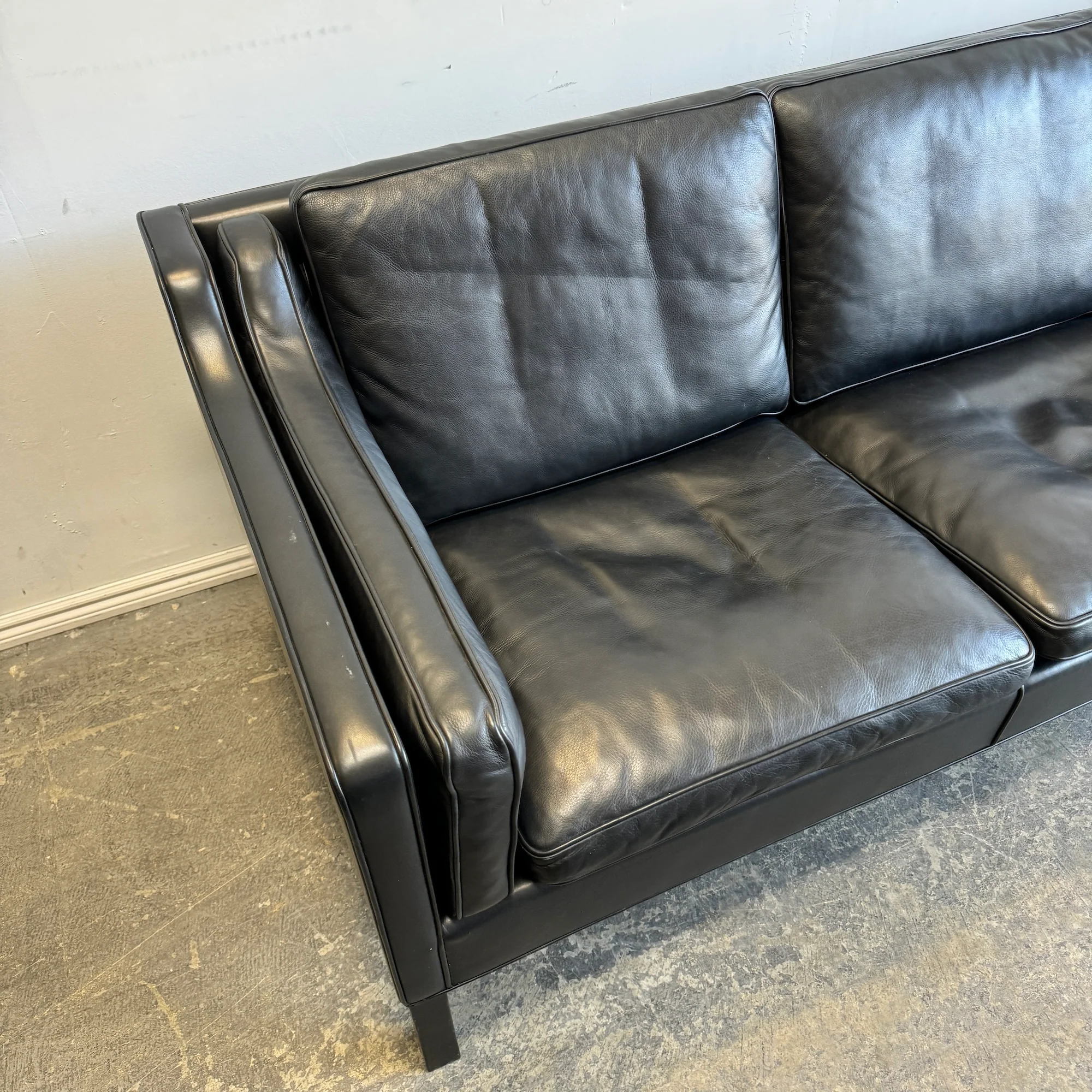 Authentic! Borge Mogensen 2213 Leather Three Seater sofa by Fredericia - Image 5