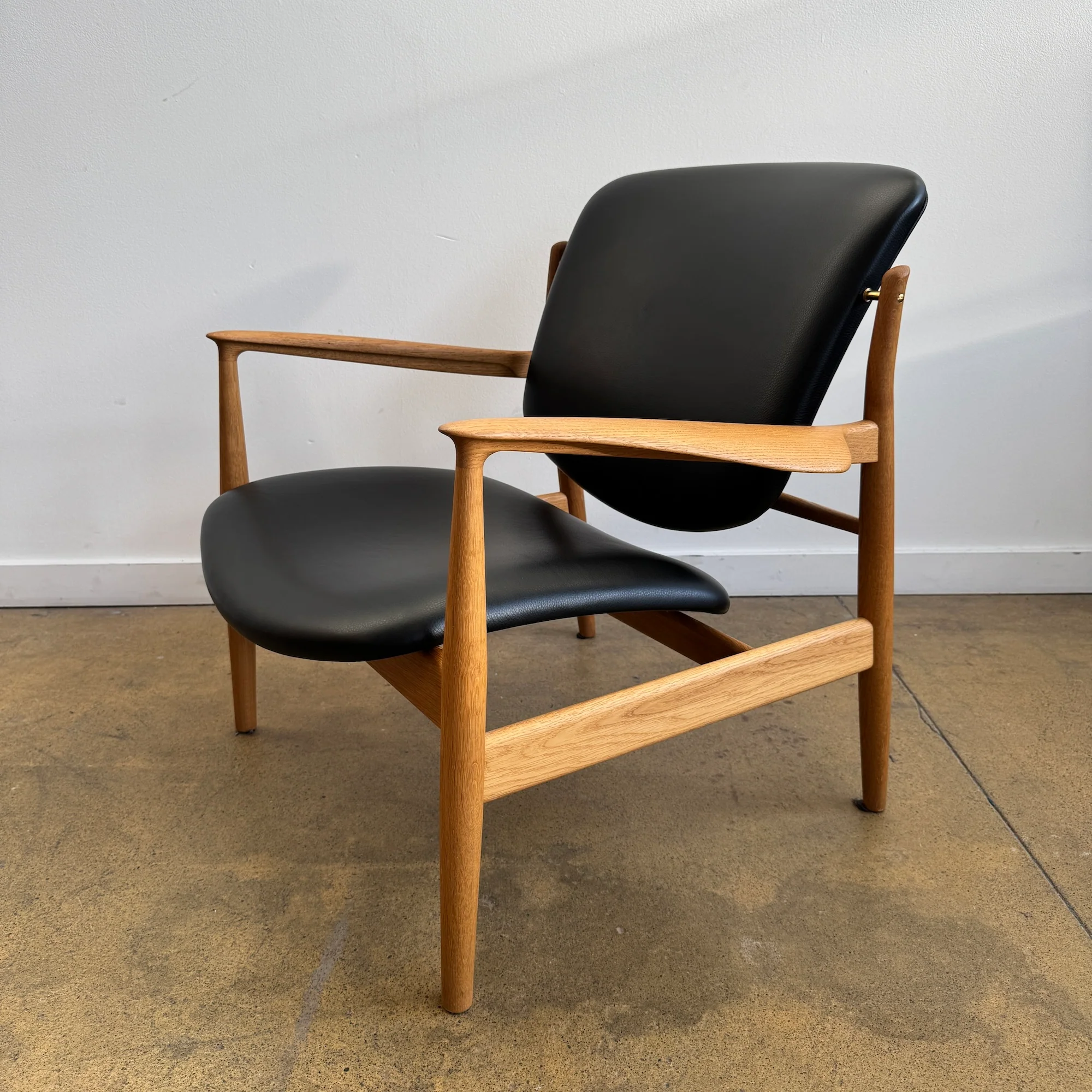 Authentic! Finn Juhl FJ 136 Leather “France Chair" - Image 2