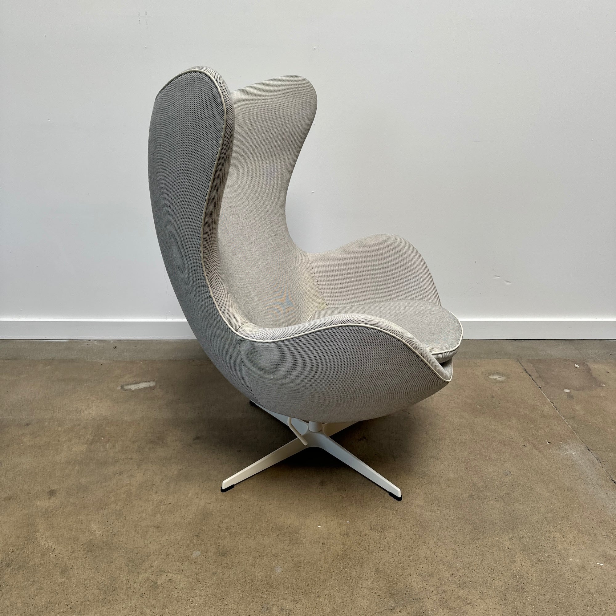 Authentic! Fritz Hansen Arne Jacobsen Egg chair by Design Within Reach - Image 3