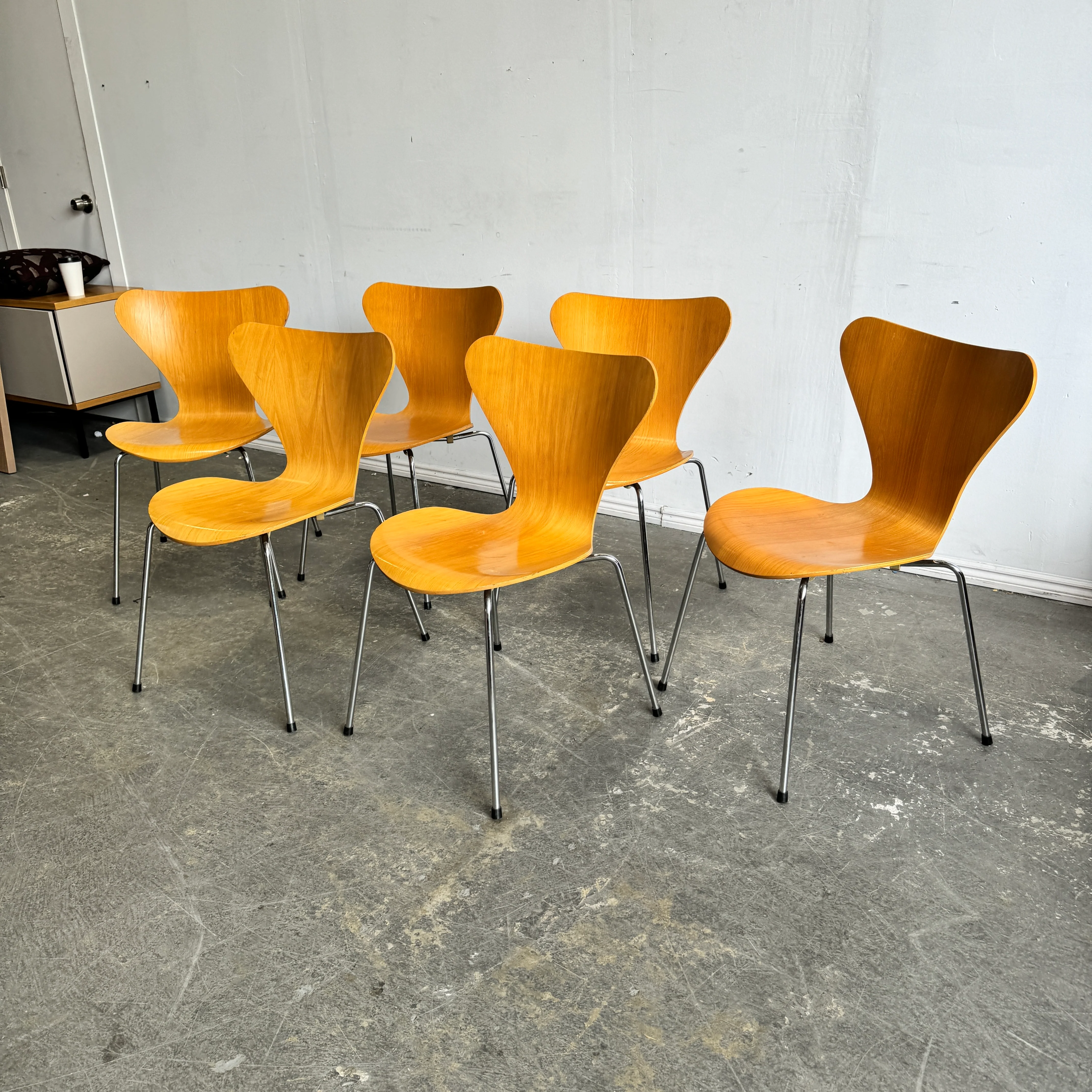 Authentic! Fritz Hansen set of 6 Series 7 chairs by Arne Jacobsen - Image 3