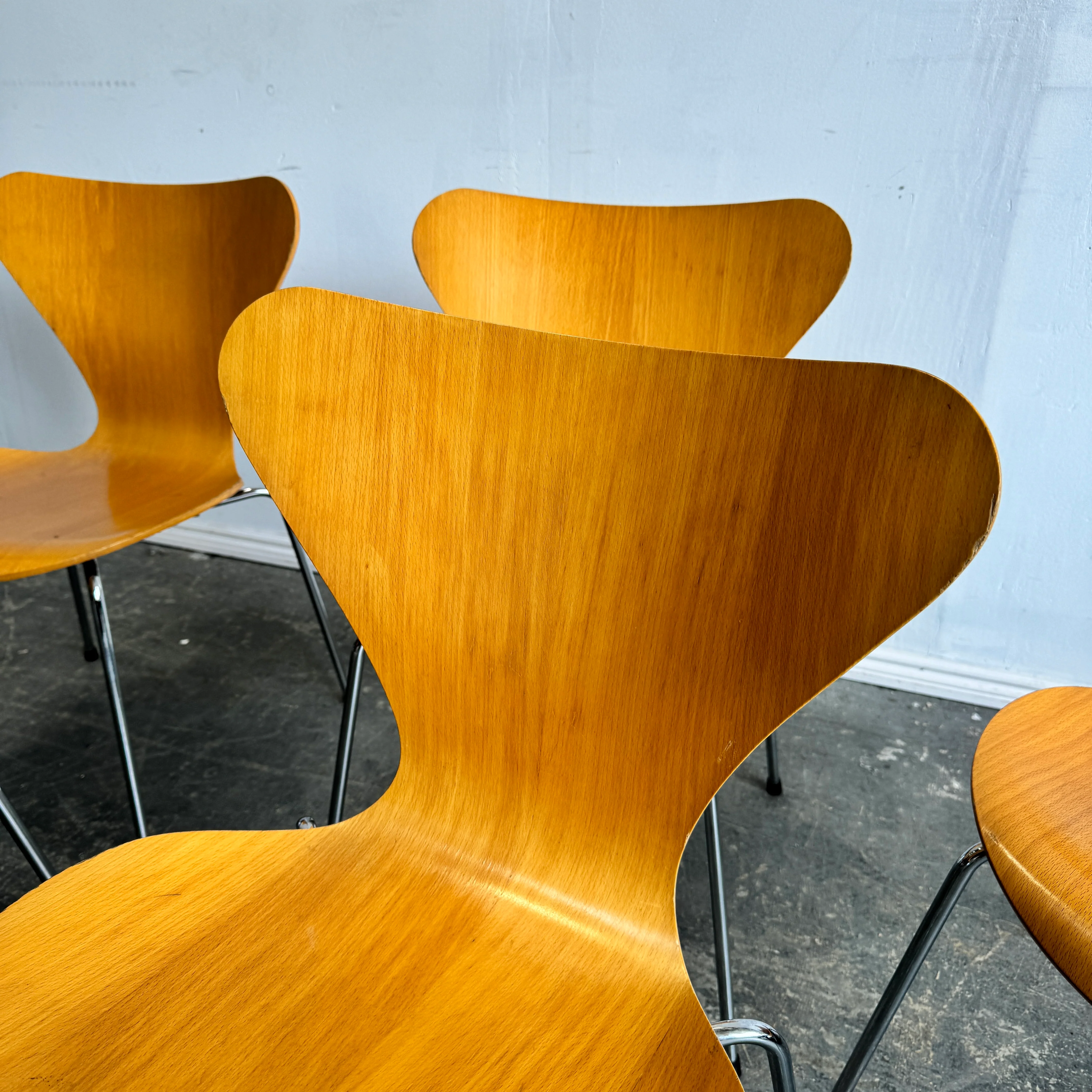 Authentic! Fritz Hansen set of 6 Series 7 chairs by Arne Jacobsen - Image 5