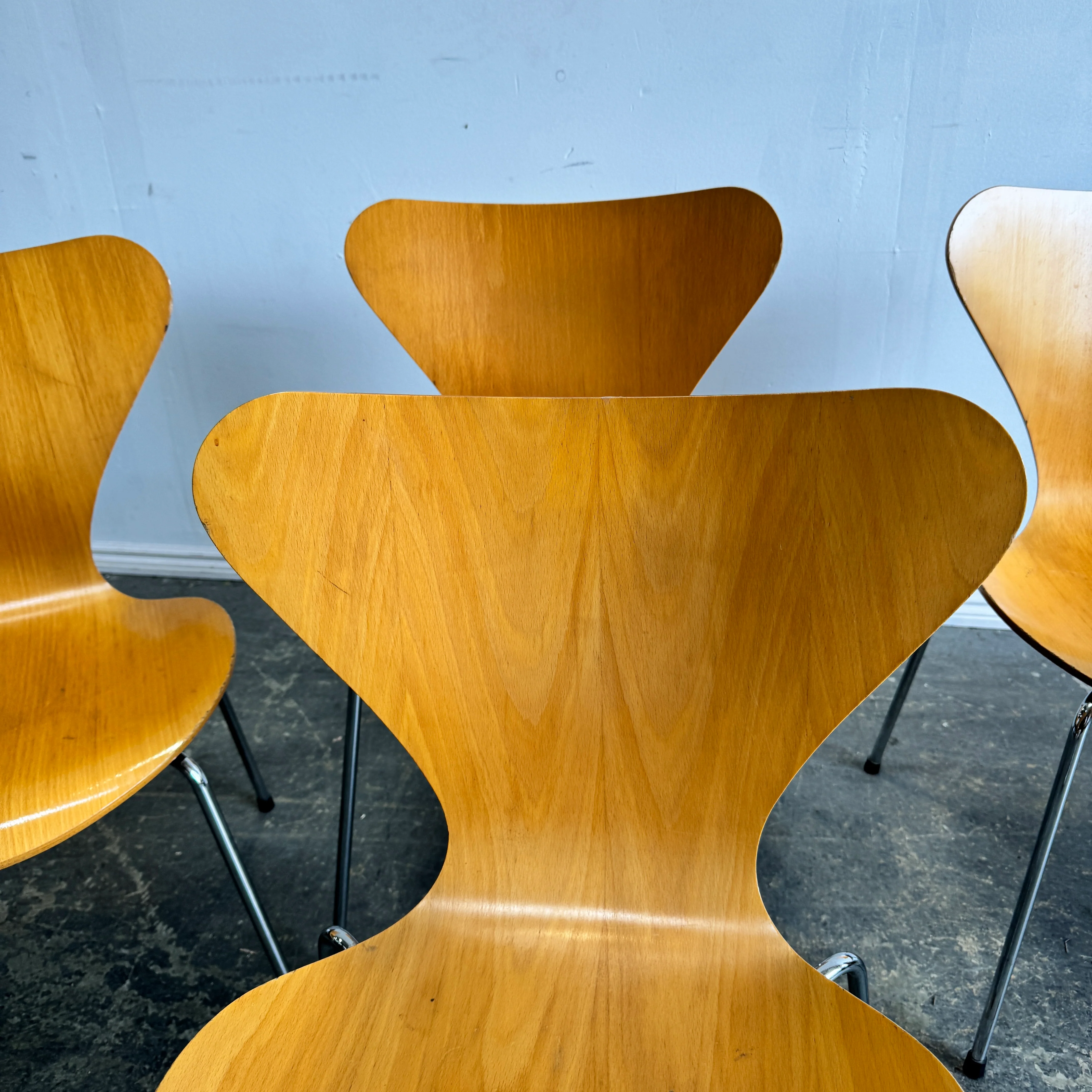 Authentic! Fritz Hansen set of 6 Series 7 chairs by Arne Jacobsen - Image 7