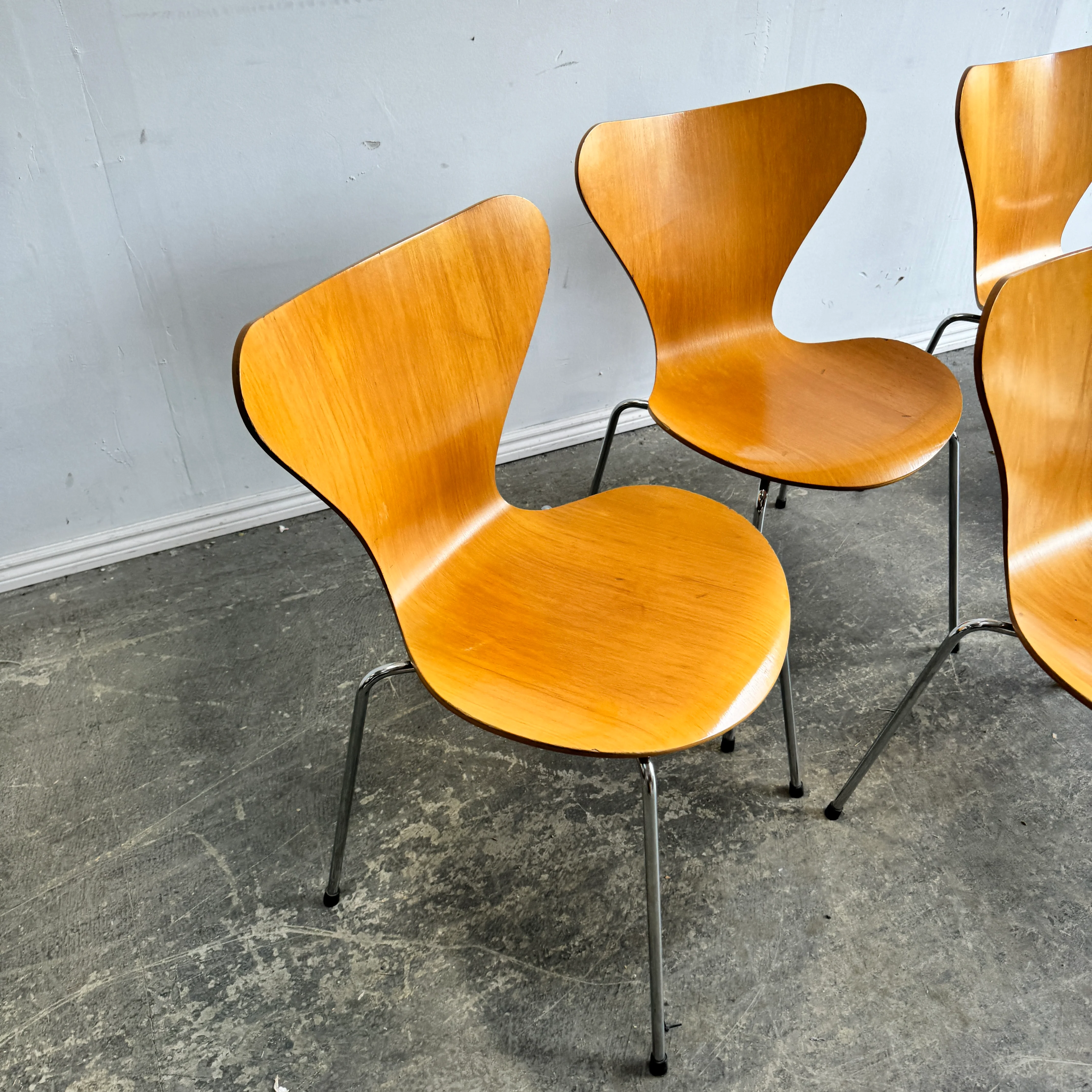 Authentic! Fritz Hansen set of 6 Series 7 chairs by Arne Jacobsen - Image 8