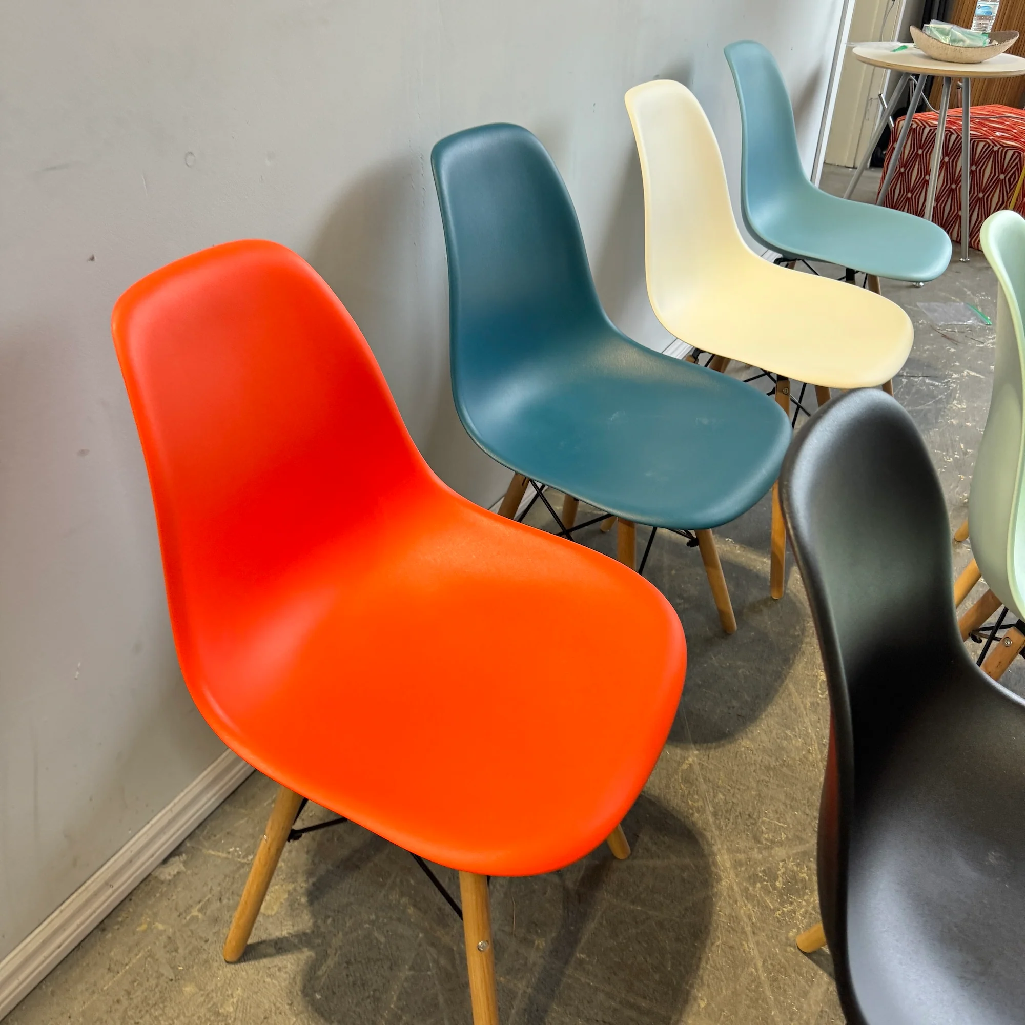Authentic! Herman Miller Assorted of 8 different color Eames side chairs - Image 5
