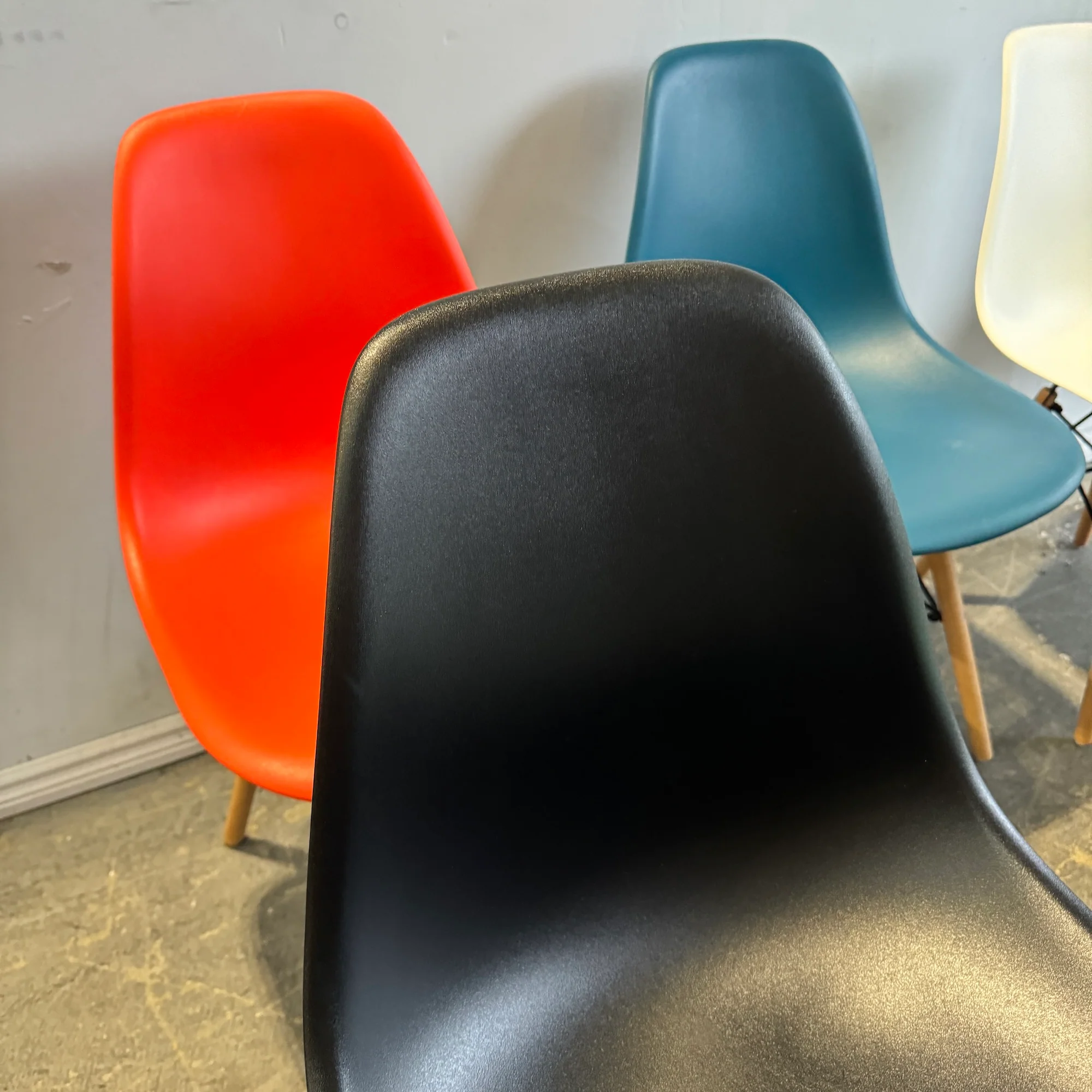 Authentic! Herman Miller Assorted of 8 different color Eames side chairs - Image 6