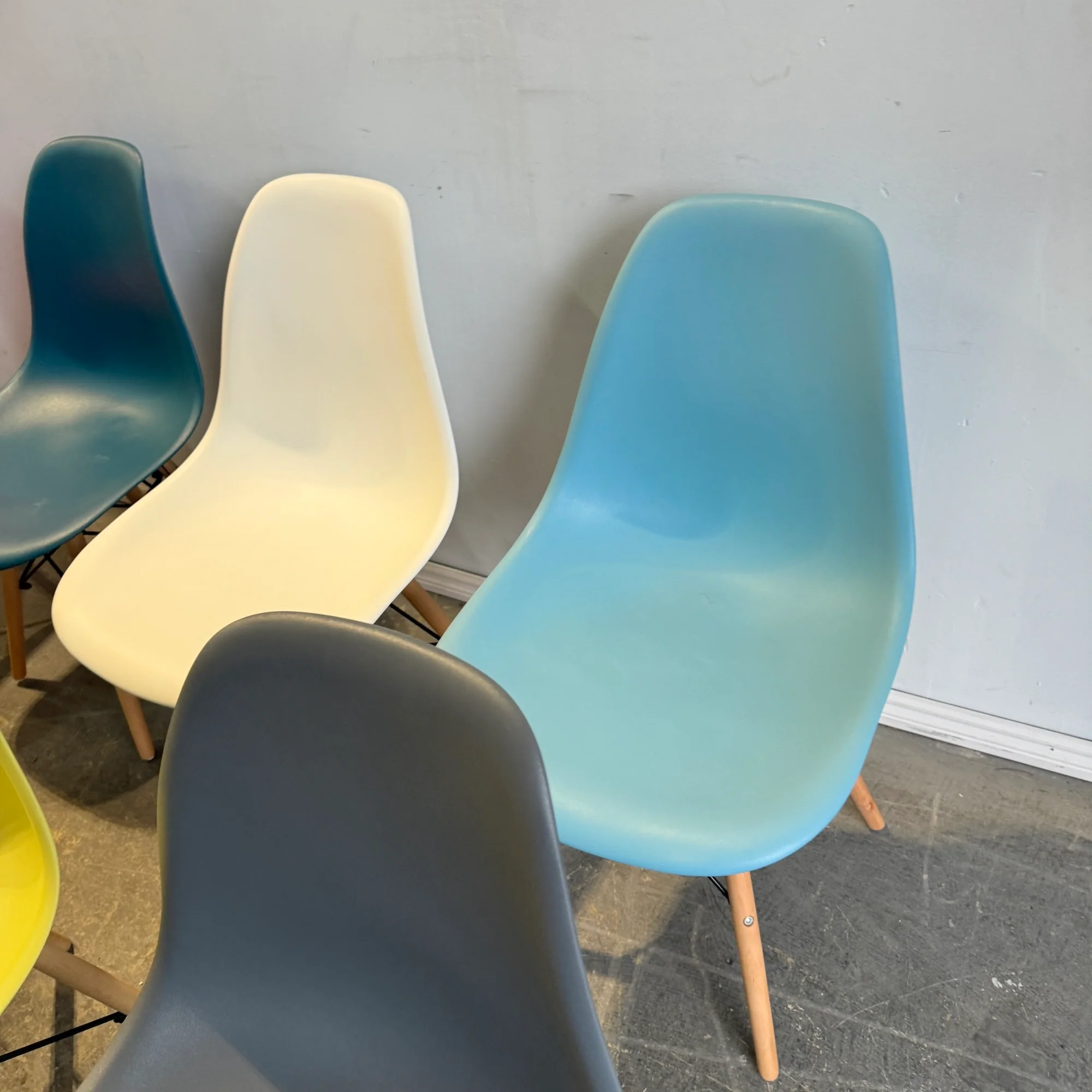 Authentic! Herman Miller Assorted of 8 different color Eames side chairs - Image 8
