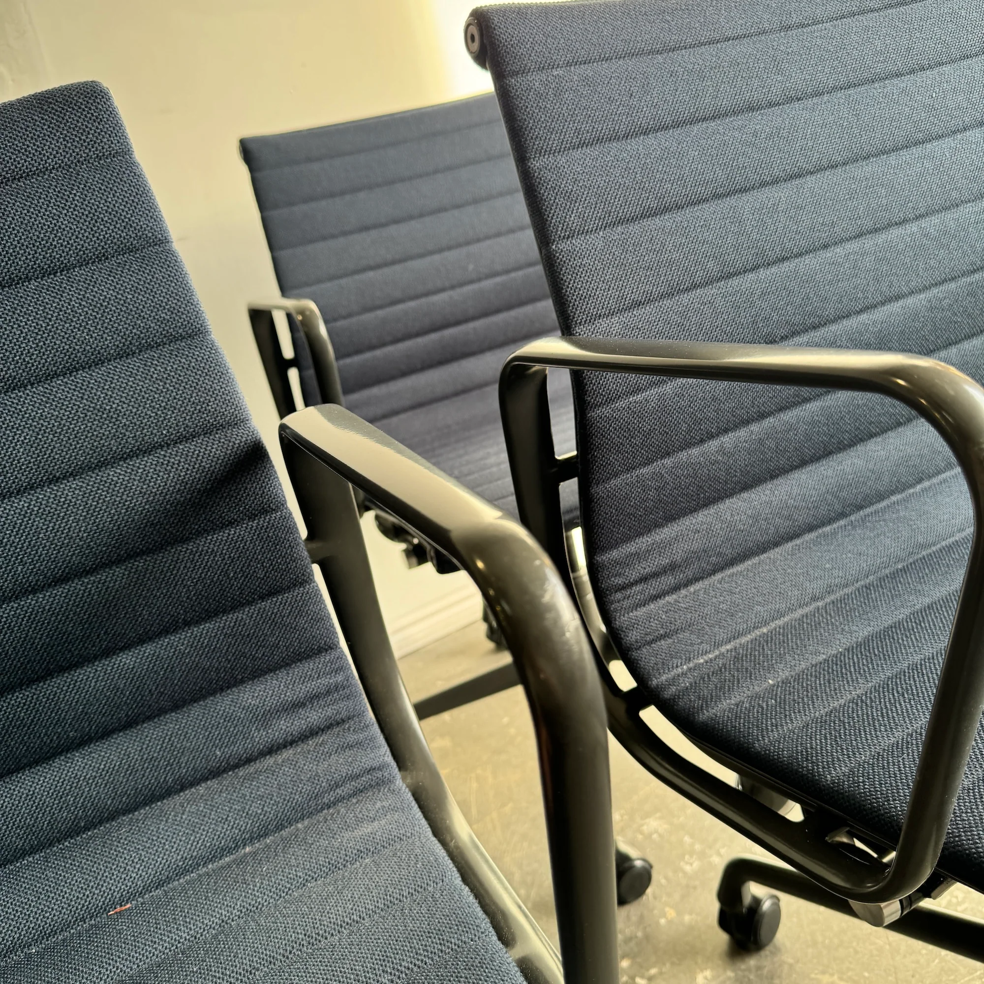 Authentic! Herman Miller Eames Aluminum Group Chair - Image 13