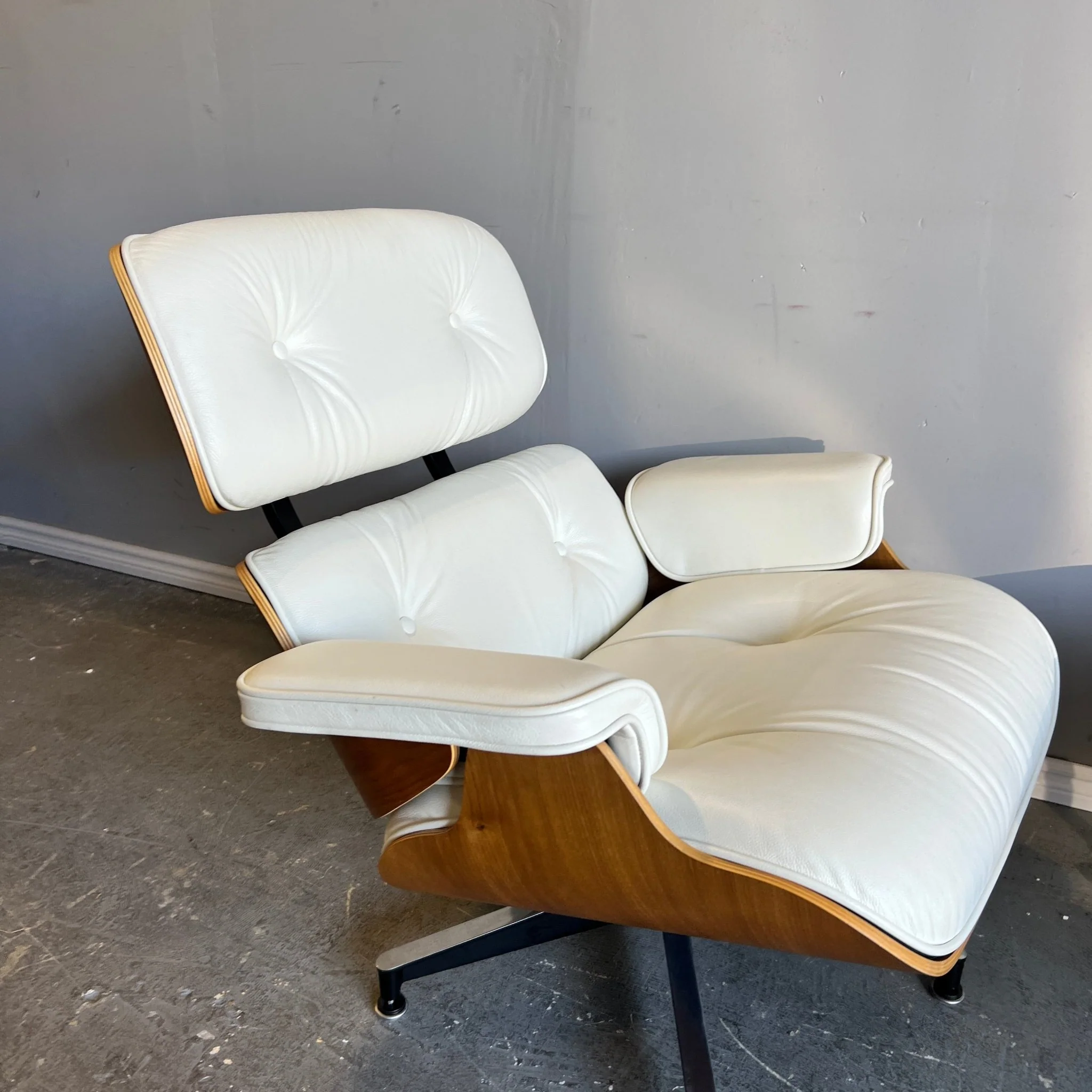 Authentic Herman Miller Eames Lounge chair and ottoman - Image 2