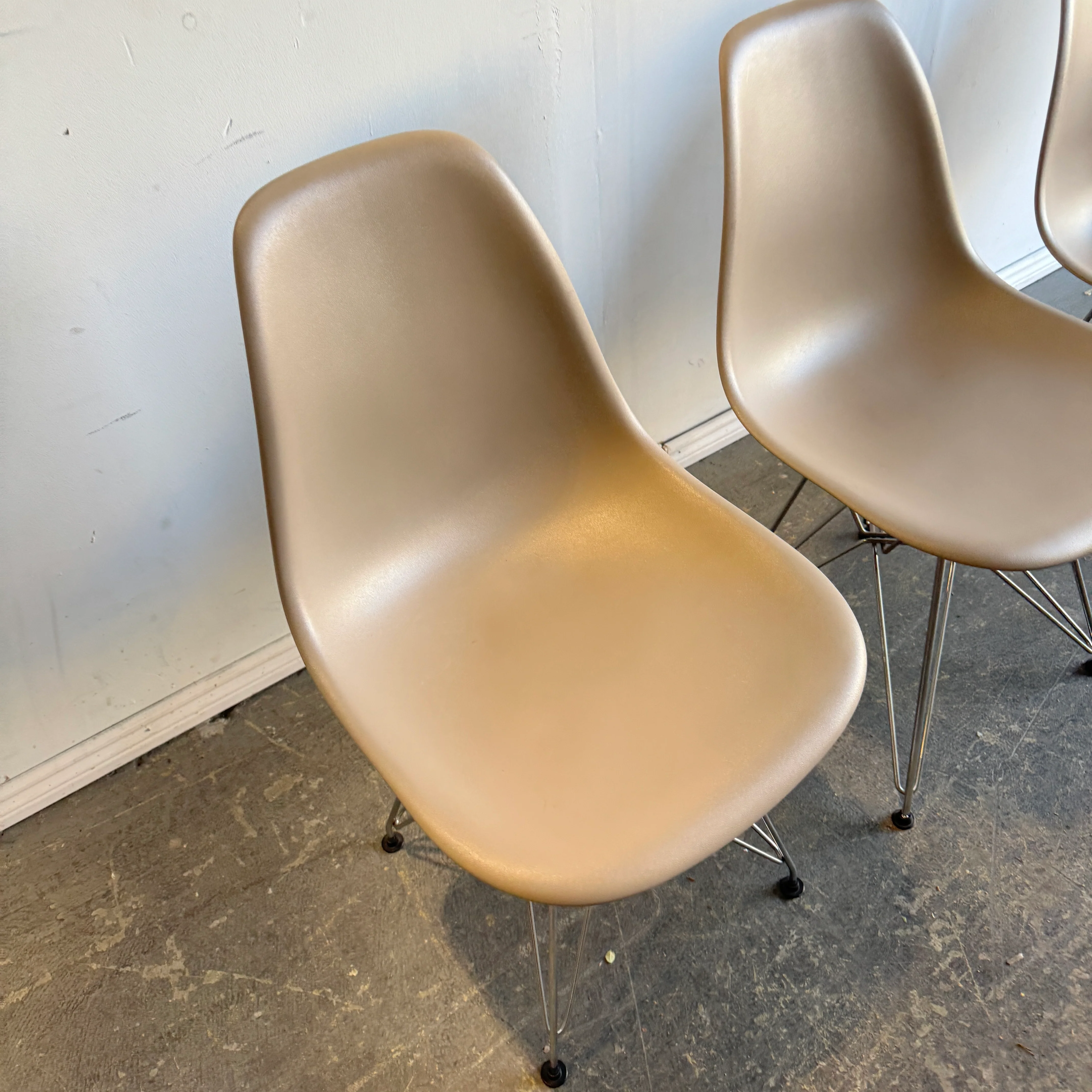 Authentic! Herman Miller Eames Set of 4 dining chairs (Cocoa Color) - Image 5