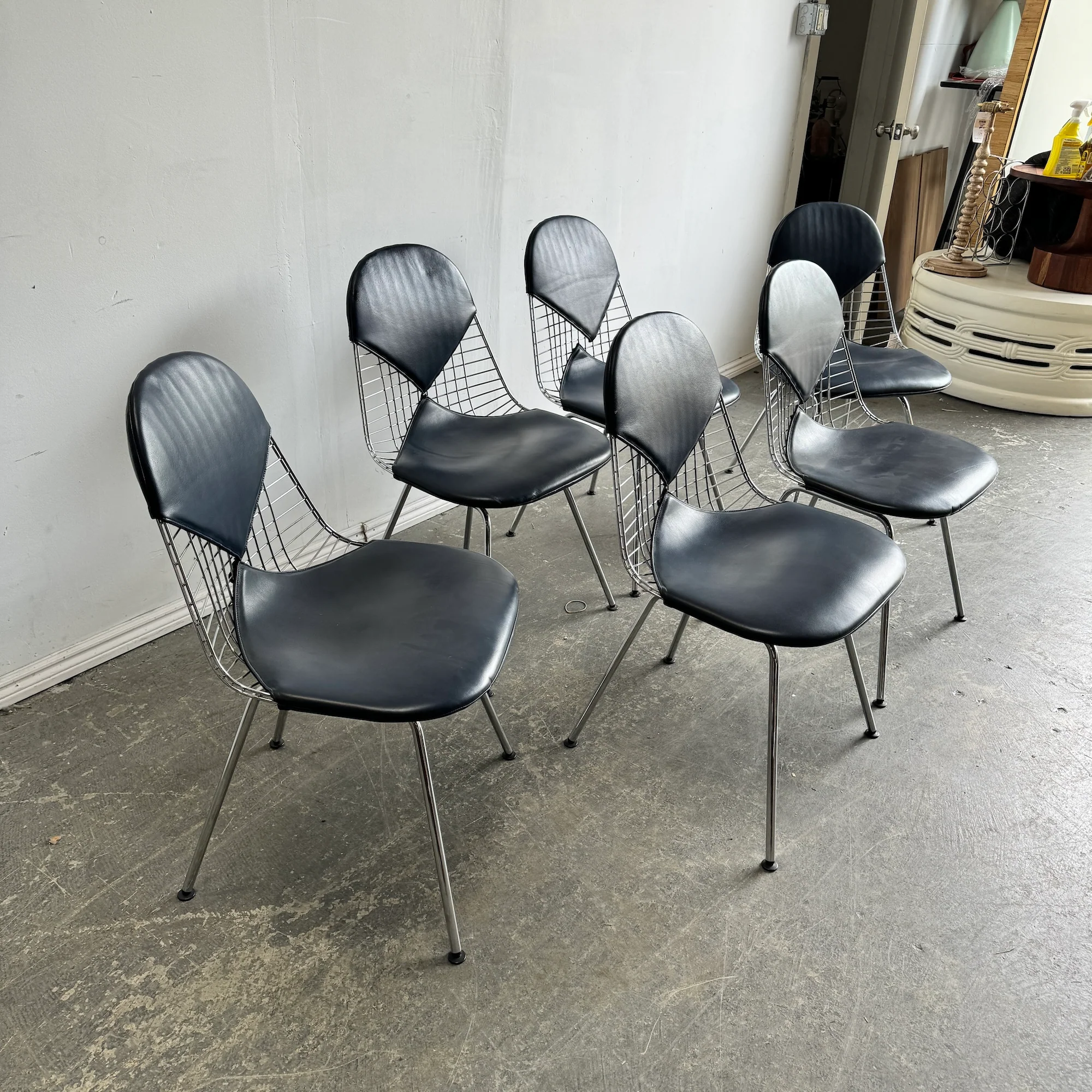 Authentic! Herman Miller Eames set of 6 Bikini chairs - Image 4