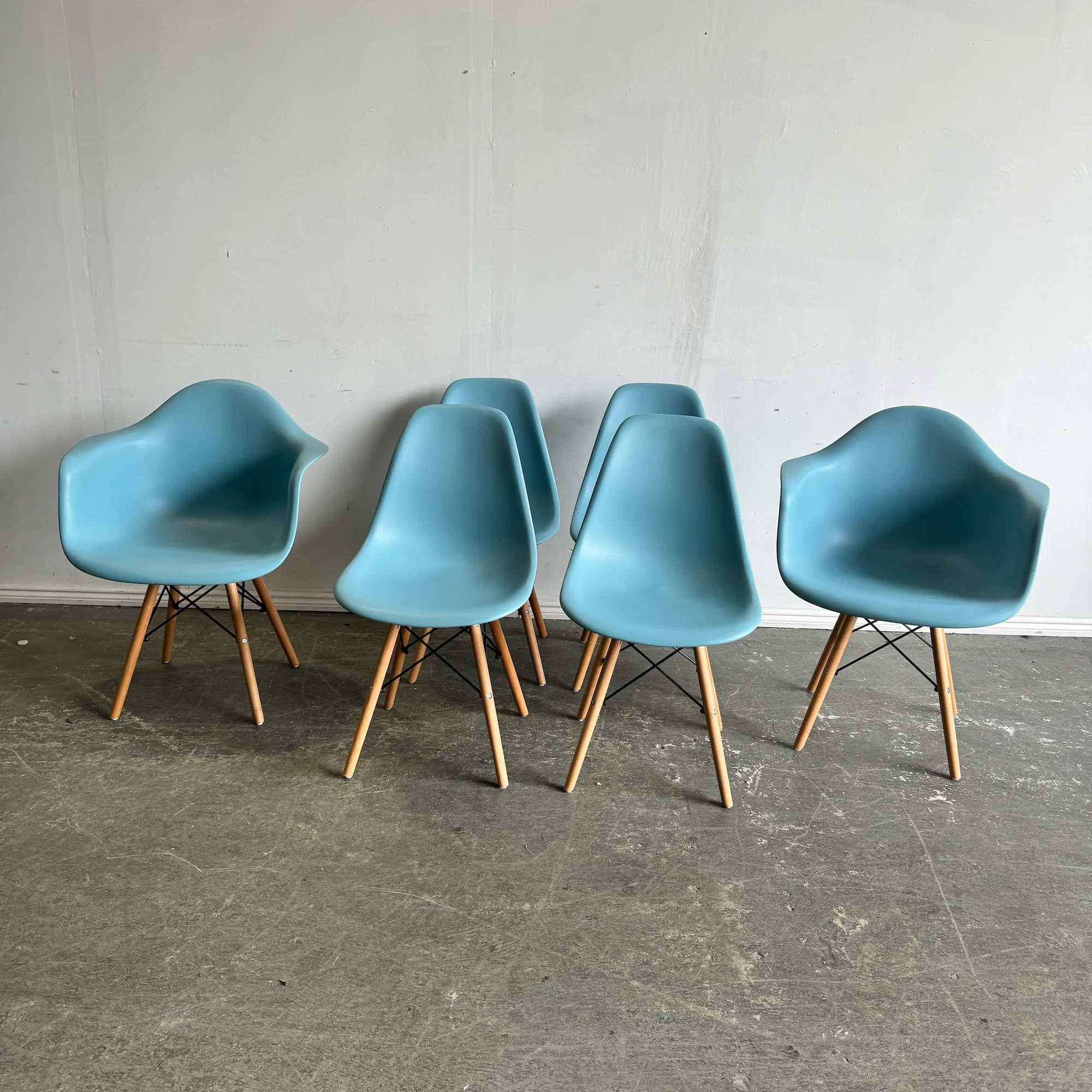 Authentic! Herman Miller Eames set of 6 Dining chairs - Image 5