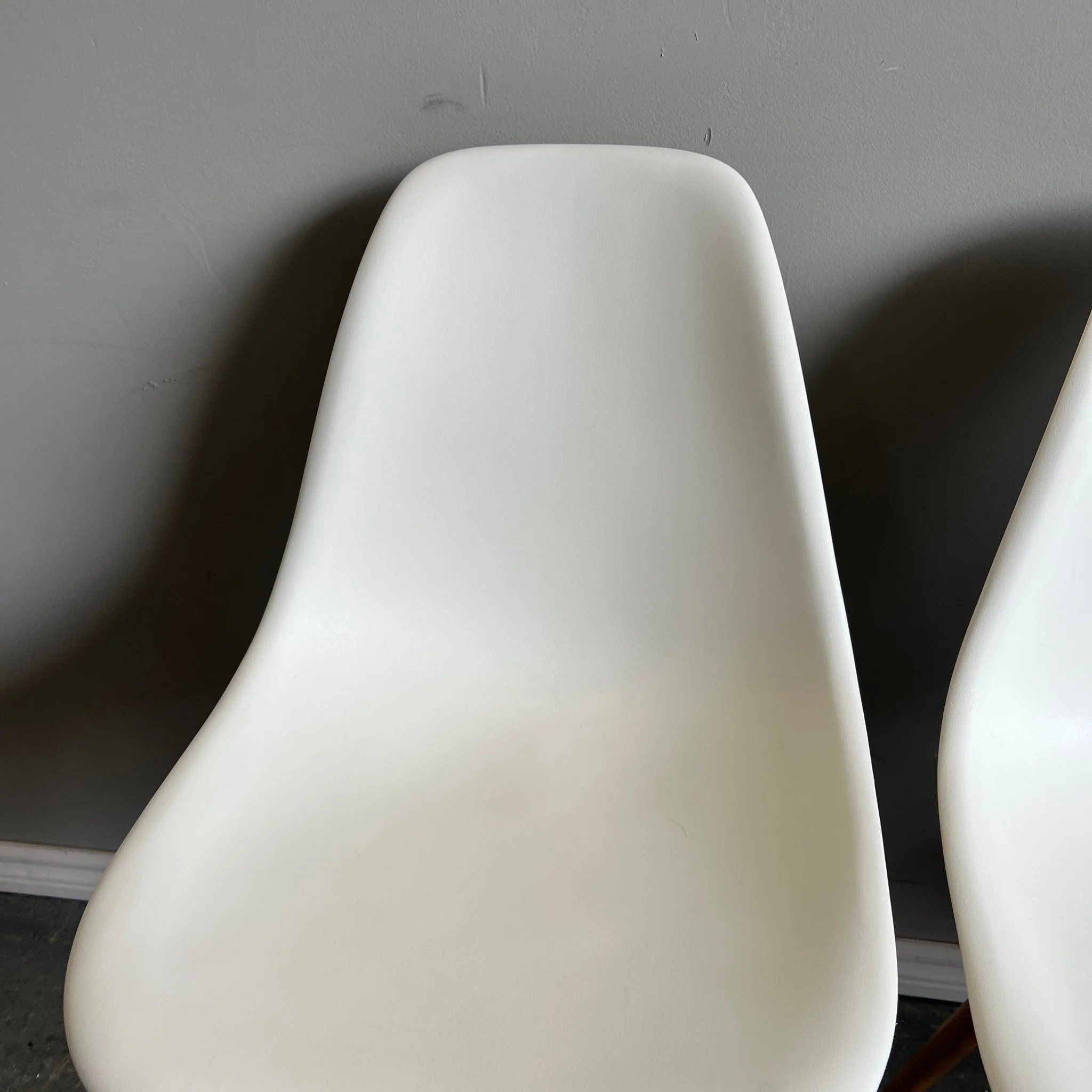 Authentic Herman Miller set of 4 Eames plastic molded chairs - Image 4