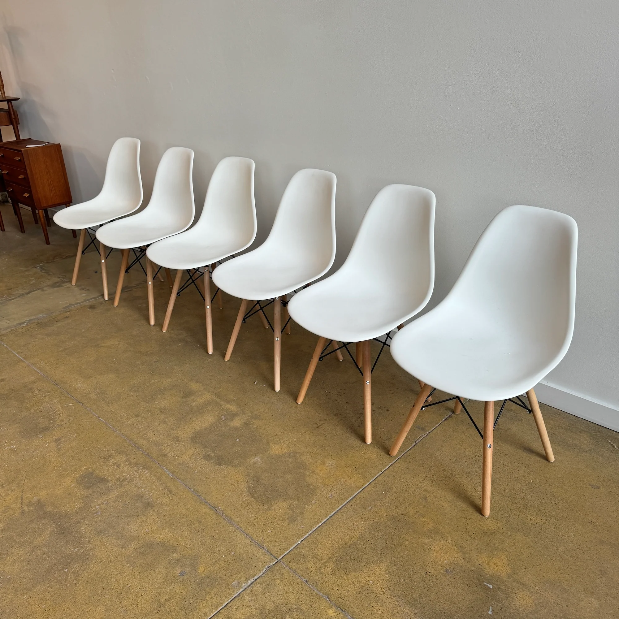 Authentic Herman Miller set of 6 Eames chairs - Image 3