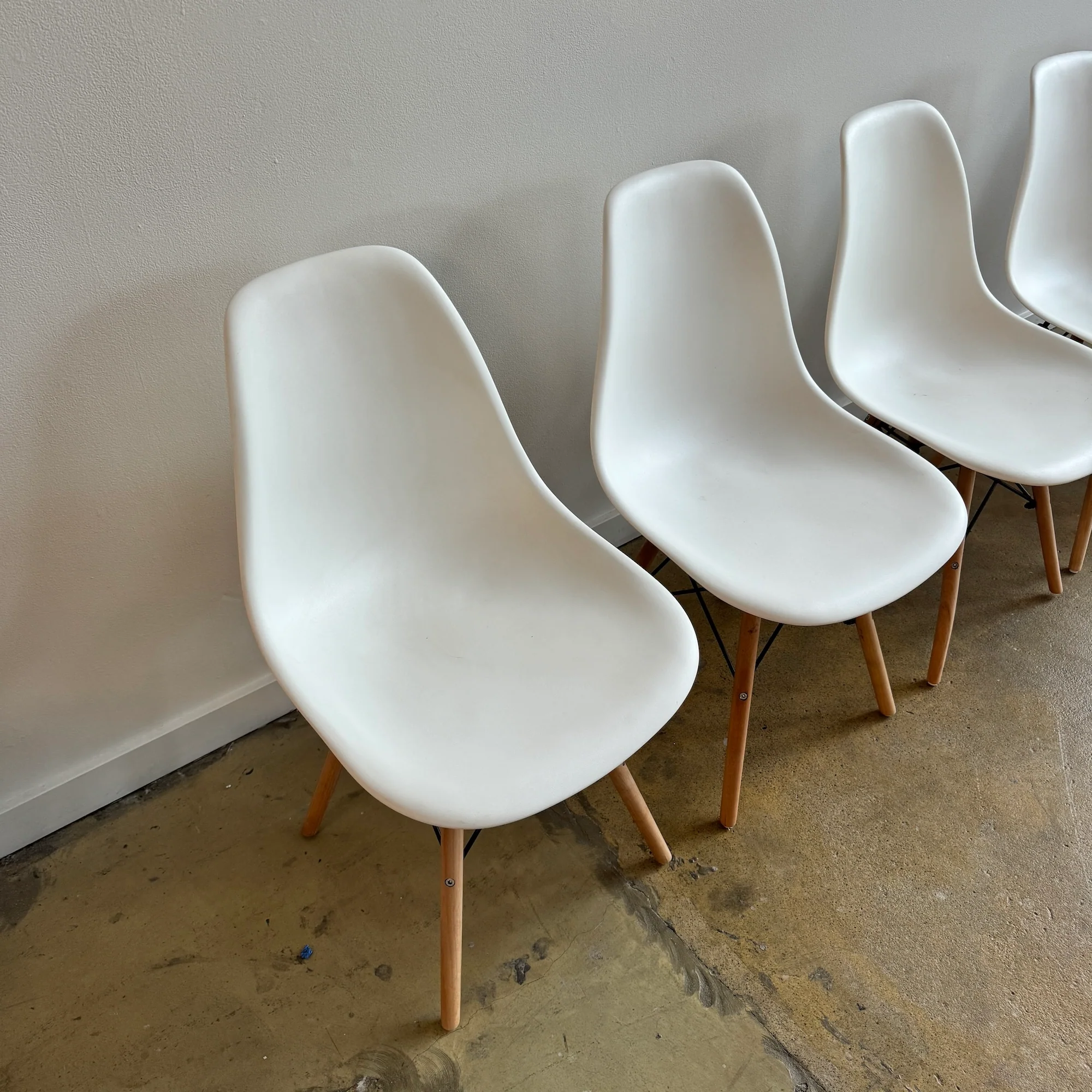 Authentic Herman Miller set of 6 Eames chairs - Image 4