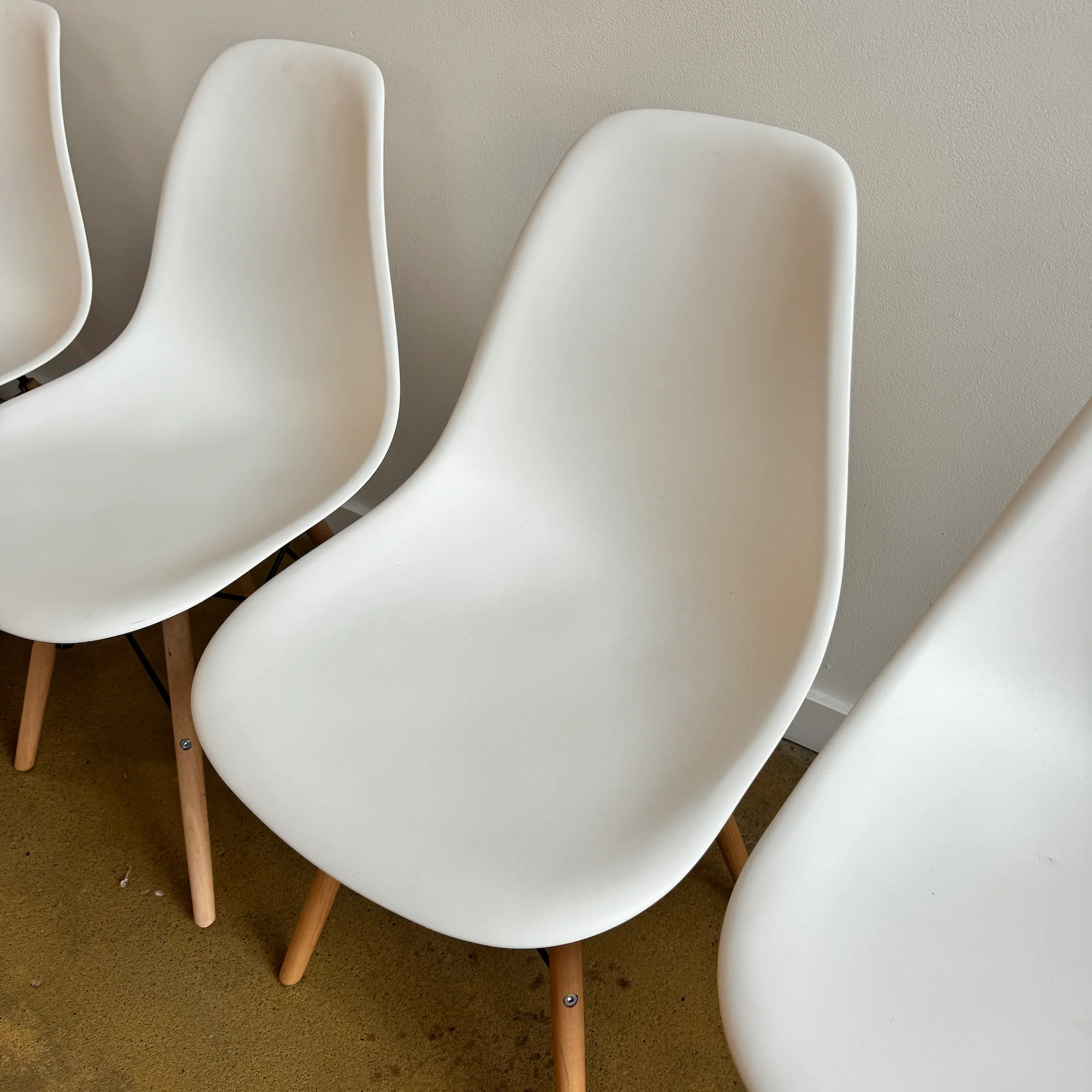 Authentic Herman Miller set of 6 Eames chairs - Image 5