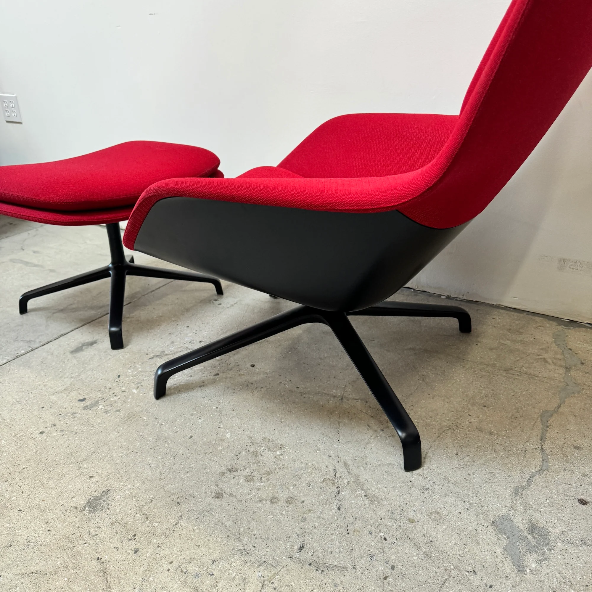 Authentic! Herman Miller Striad Lounge chair & Ottoman - Image 4