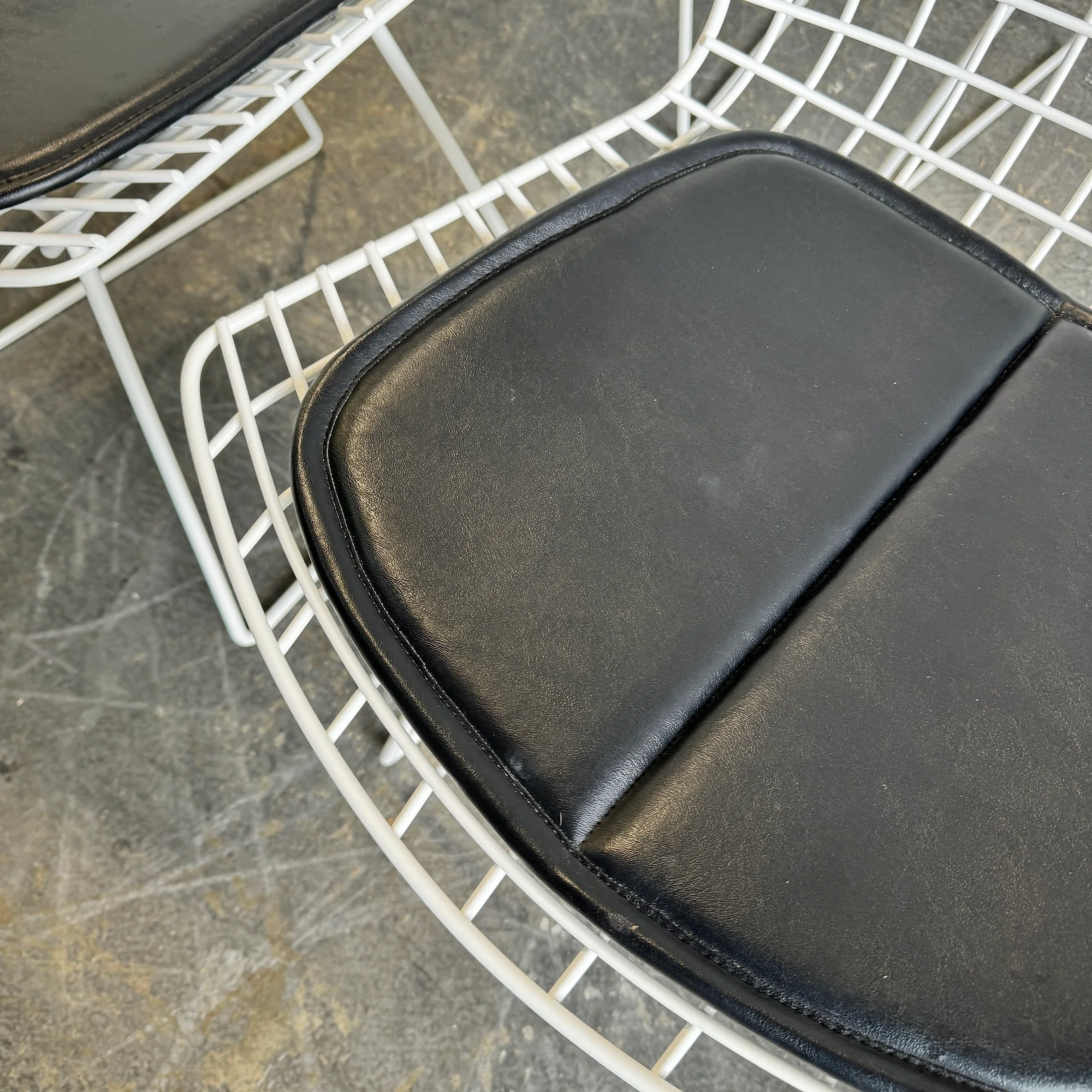 Authentic! Knoll Bertoia Side chairs with leather pad (Set of 6) - Image 16
