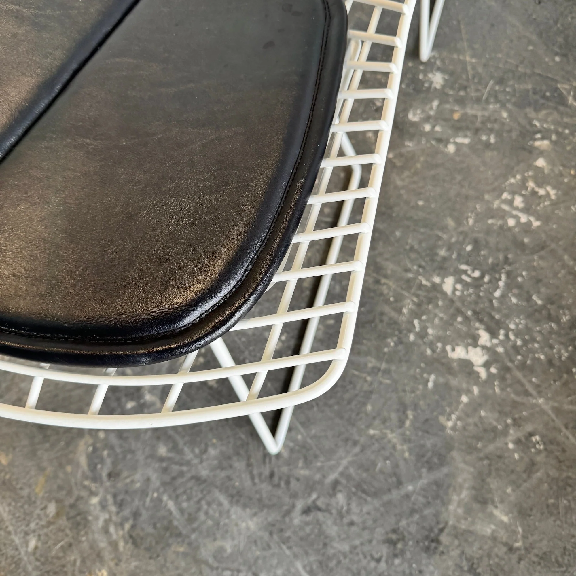 Authentic! Knoll Bertoia Side chairs with leather pad (Set of 6) - Image 4