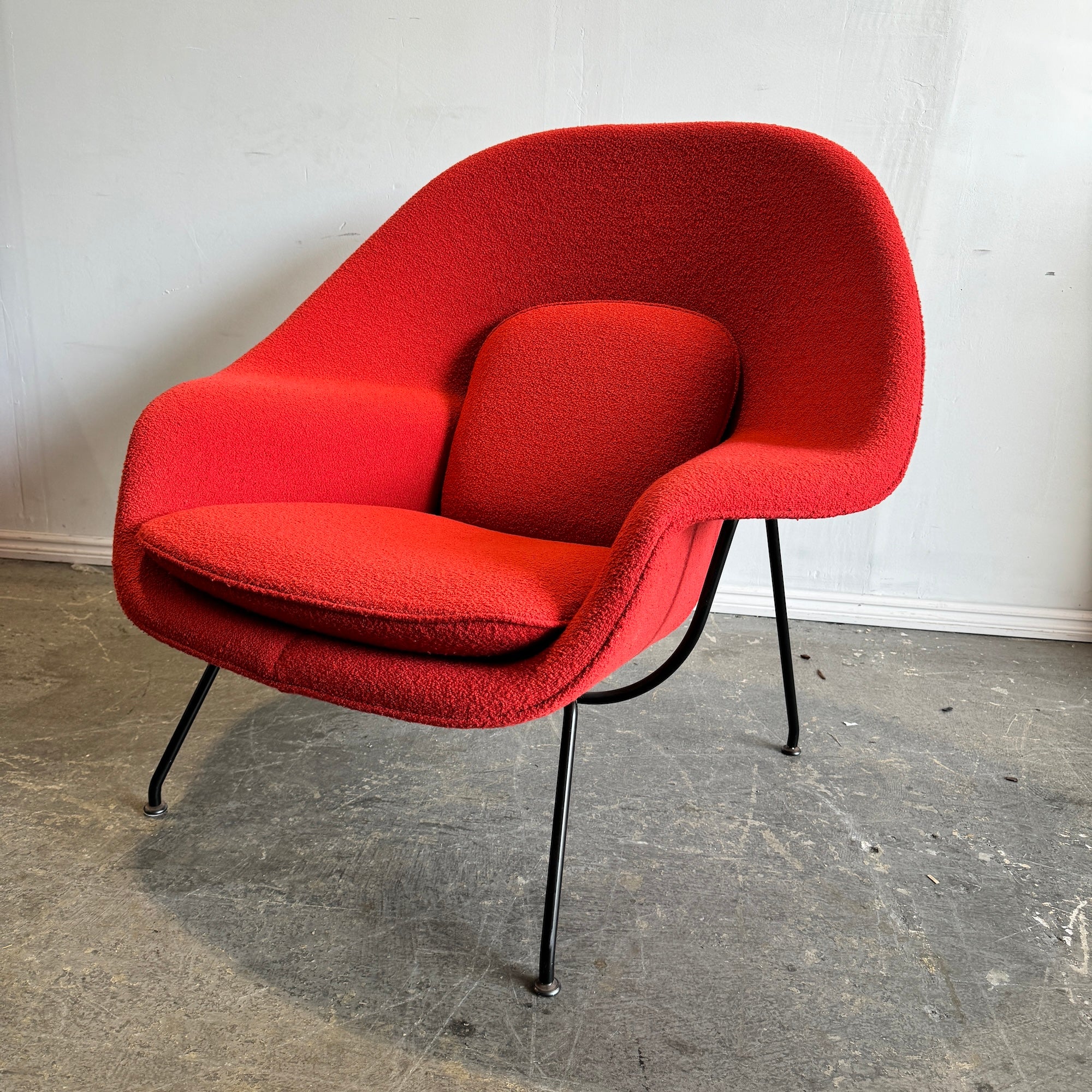 Authentic! Knoll Eero Saarinen Womb chair in Crimson Boucle upholstery - Image 2
