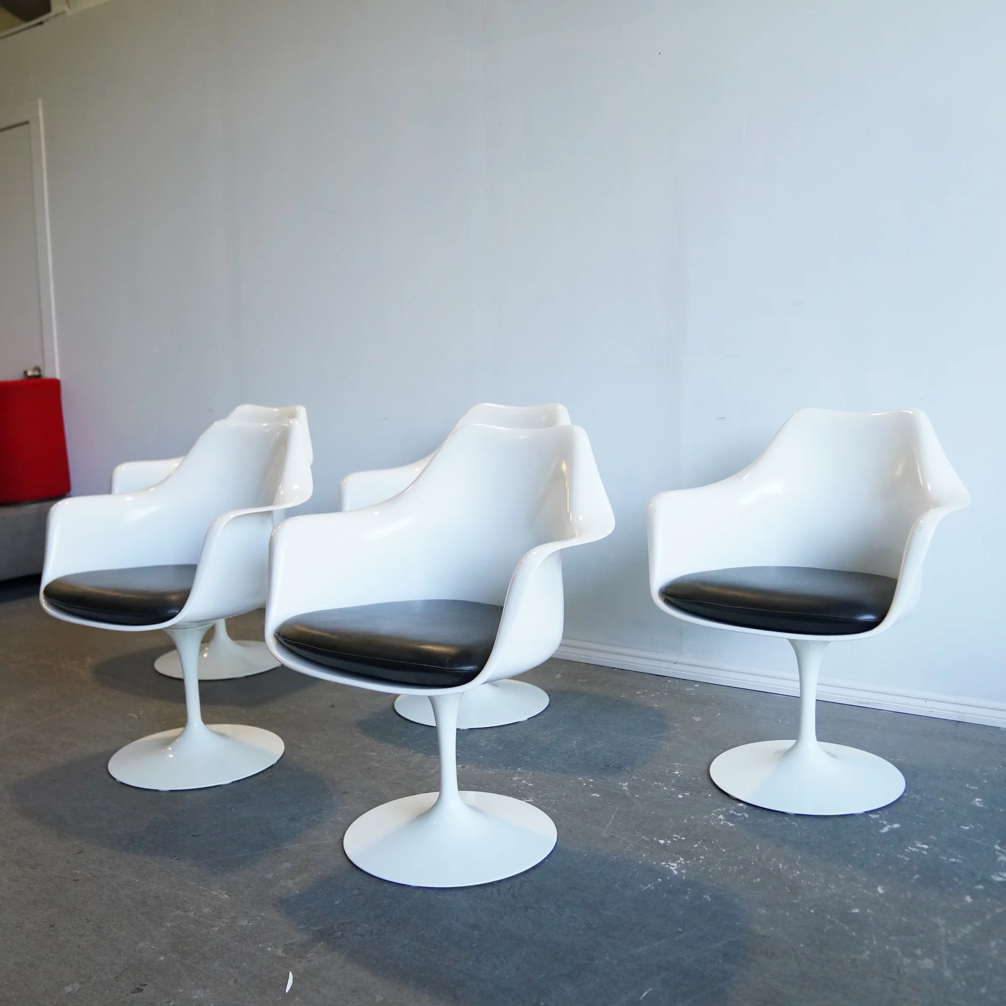 Authentic! Knoll iconic Saarinen set of 5 Tulip Armchairs - Image 2