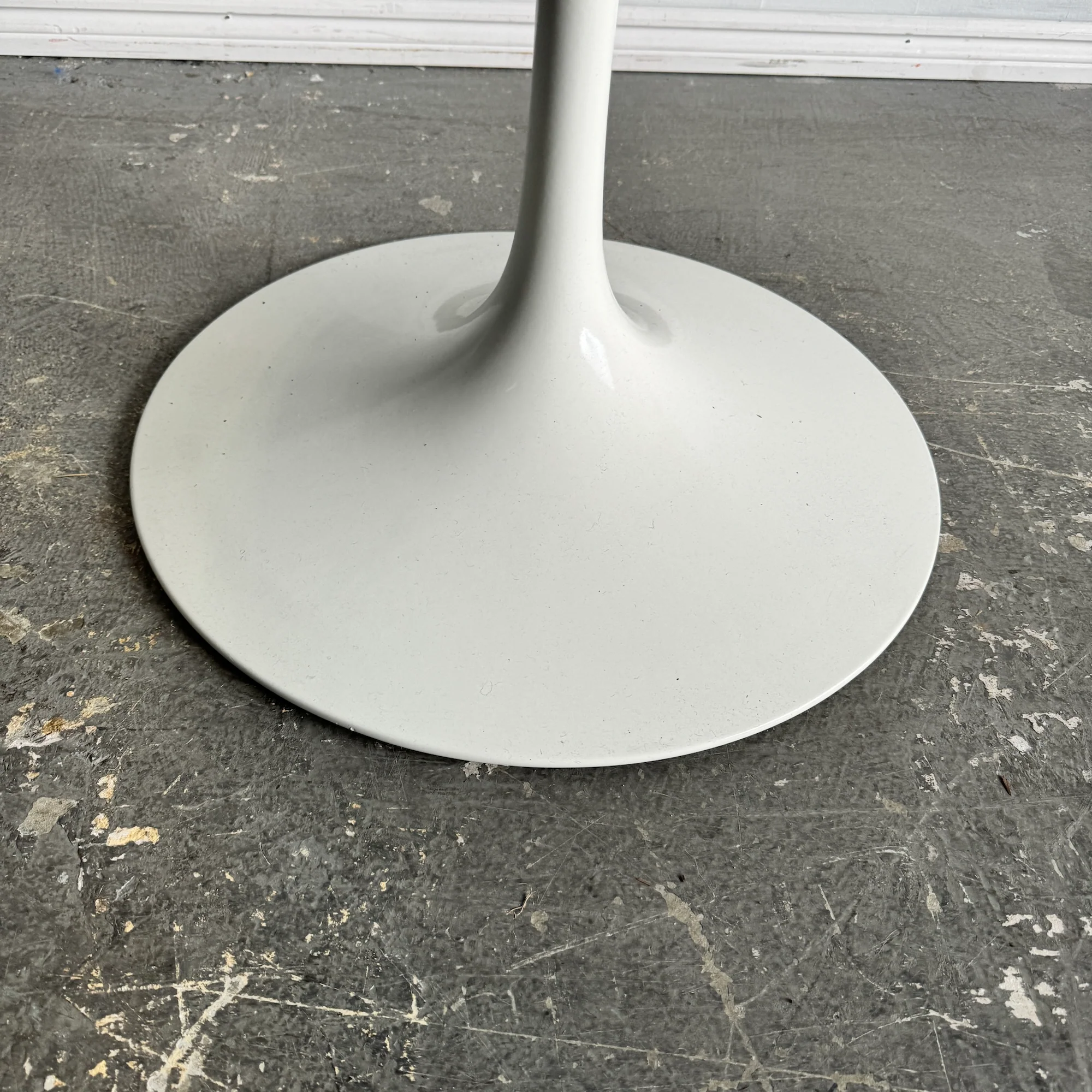 Authentic! Knoll Saarinen 35 Dia" Dining Table - Image 4