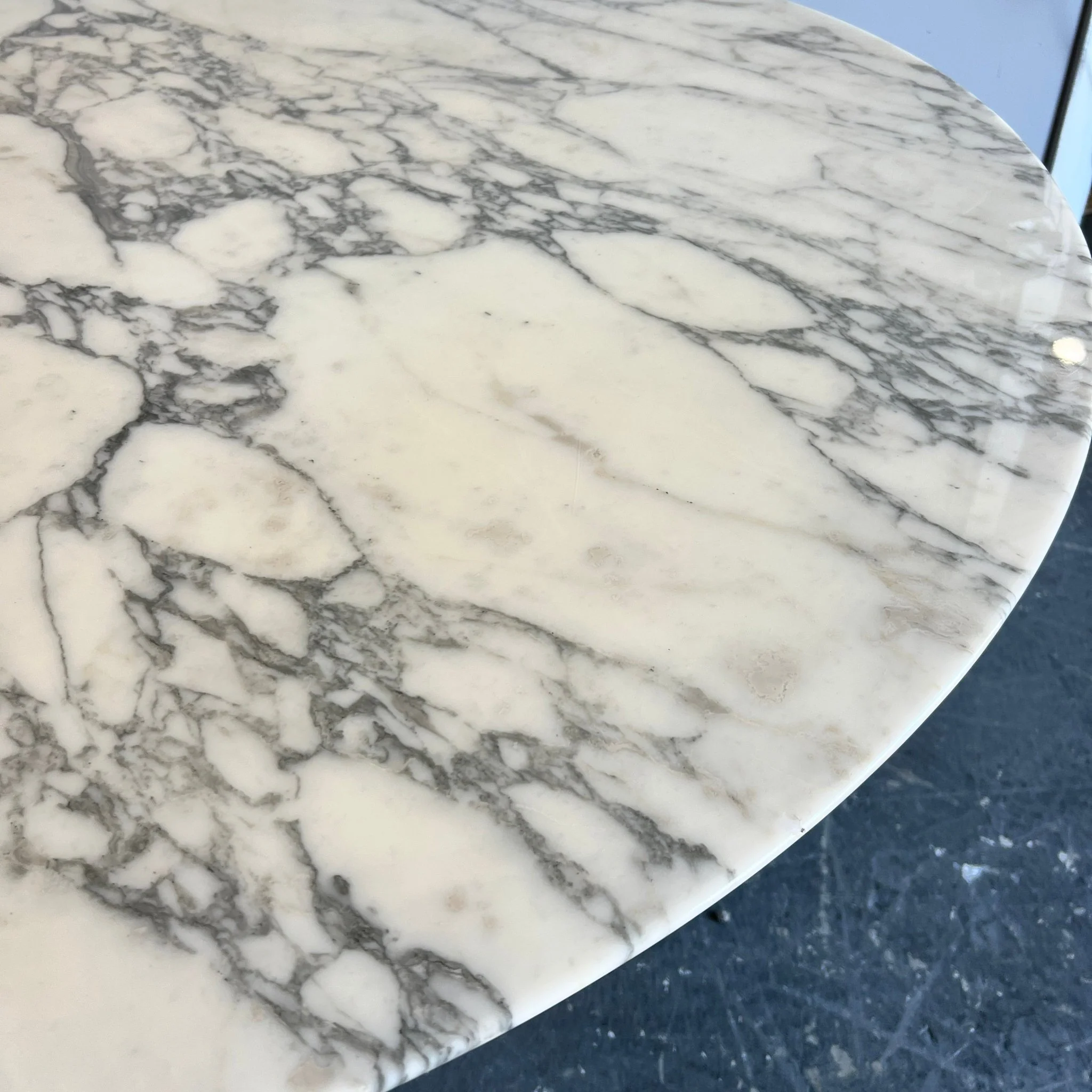Authentic Knoll Saarinen 54' Marble Dining Table - Image 5