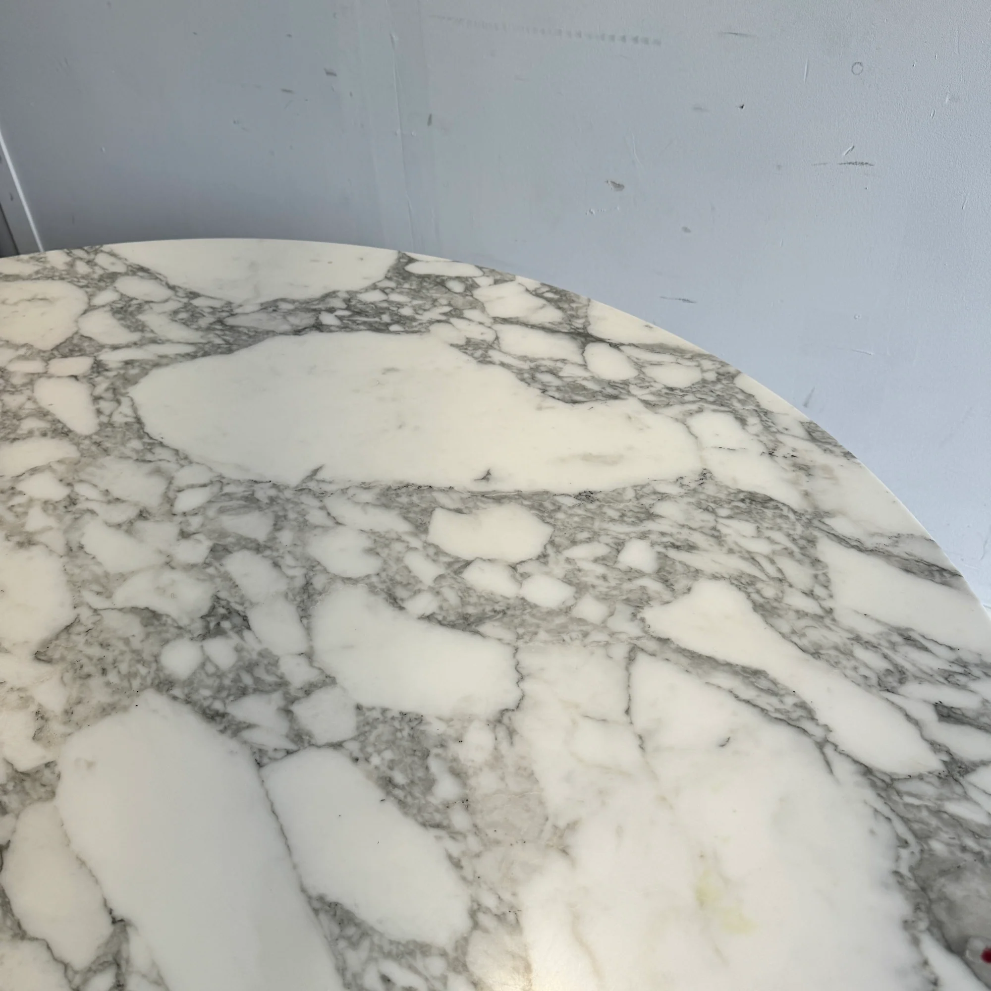 Authentic! Knoll Saarinen 60" Arabescato Marble Table - Image 5