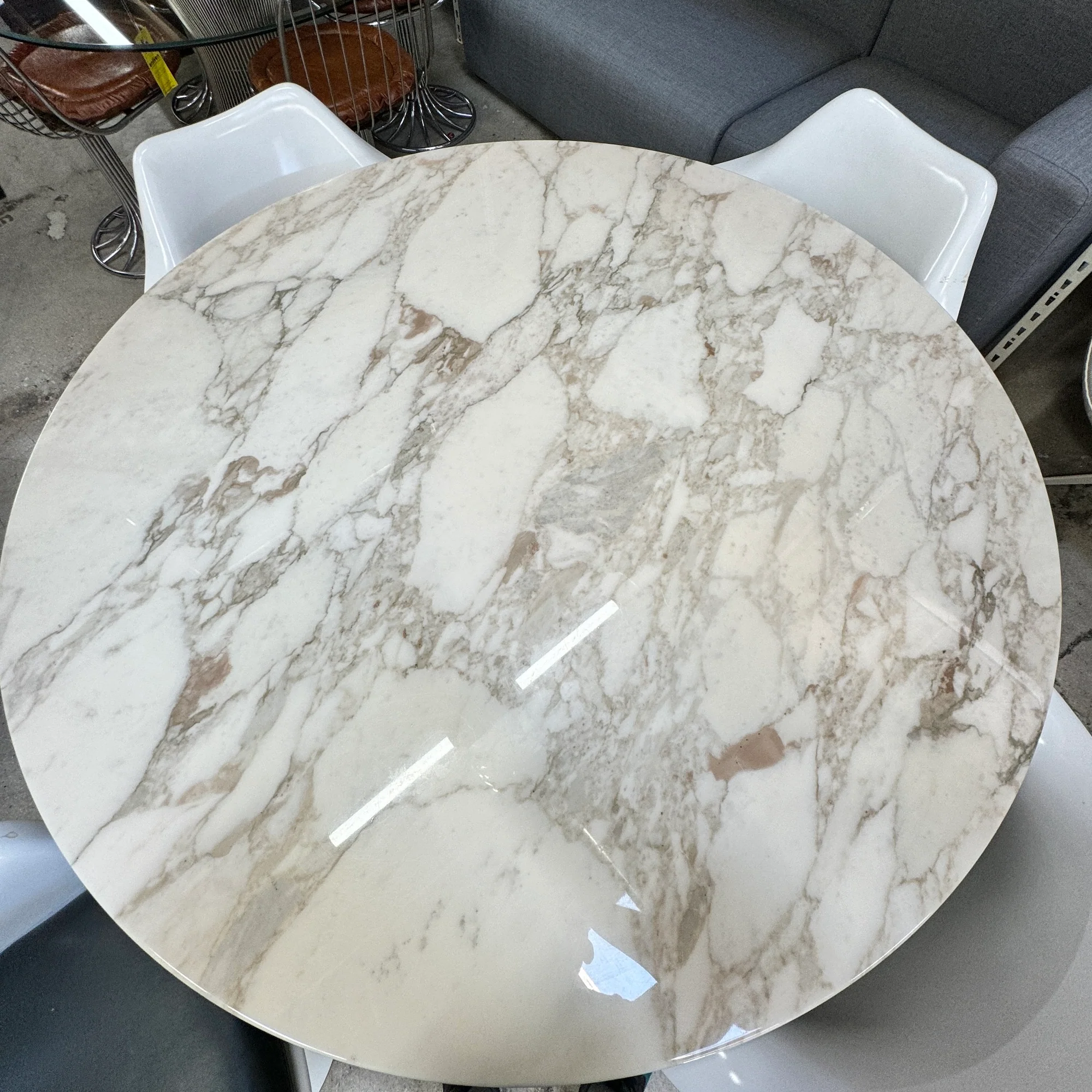 Authentic Knoll Saarinen 'Calacatta marble 54 Table - Image 3