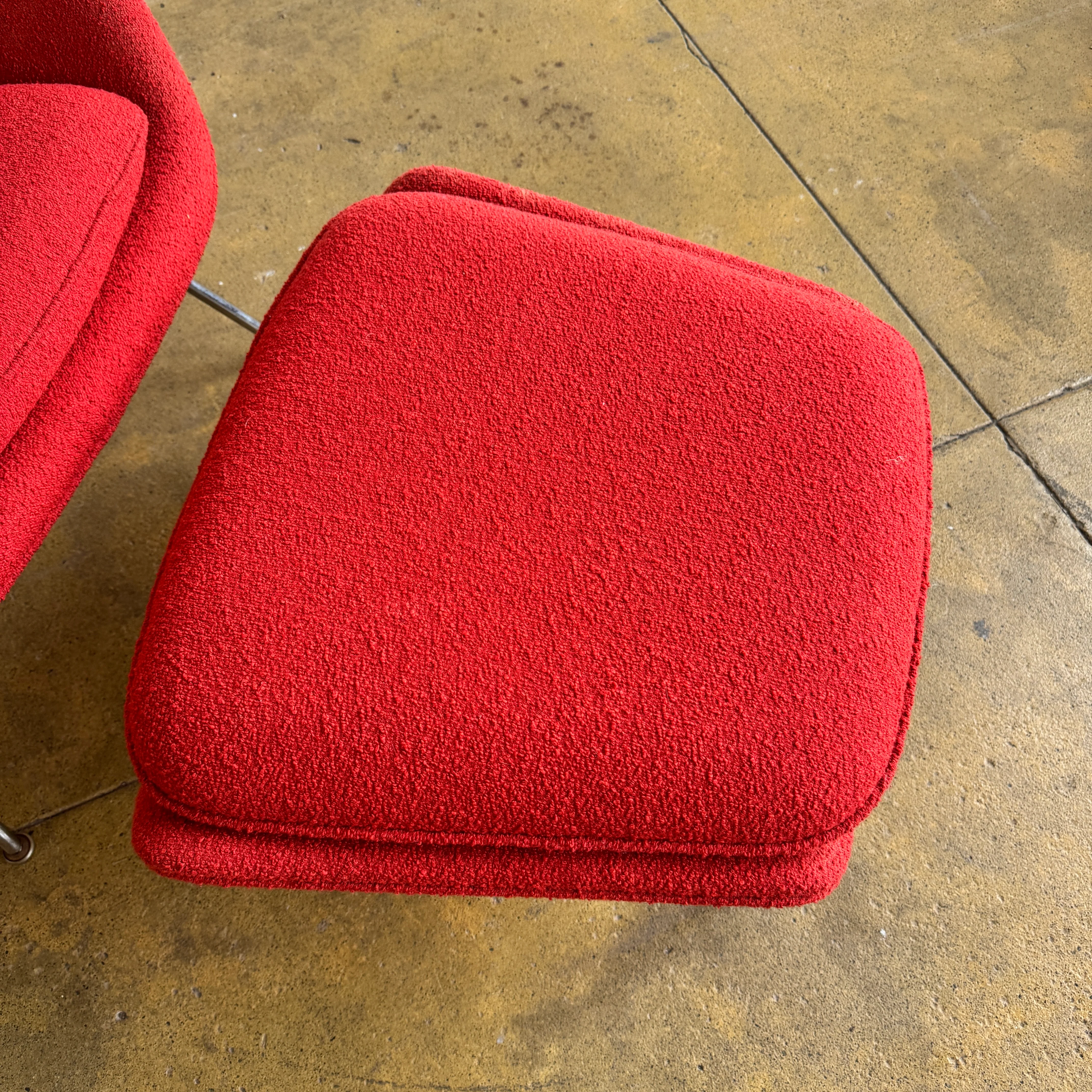 Authentic! Knoll Saarinen Womb Chair and Ottoman - Image 9
