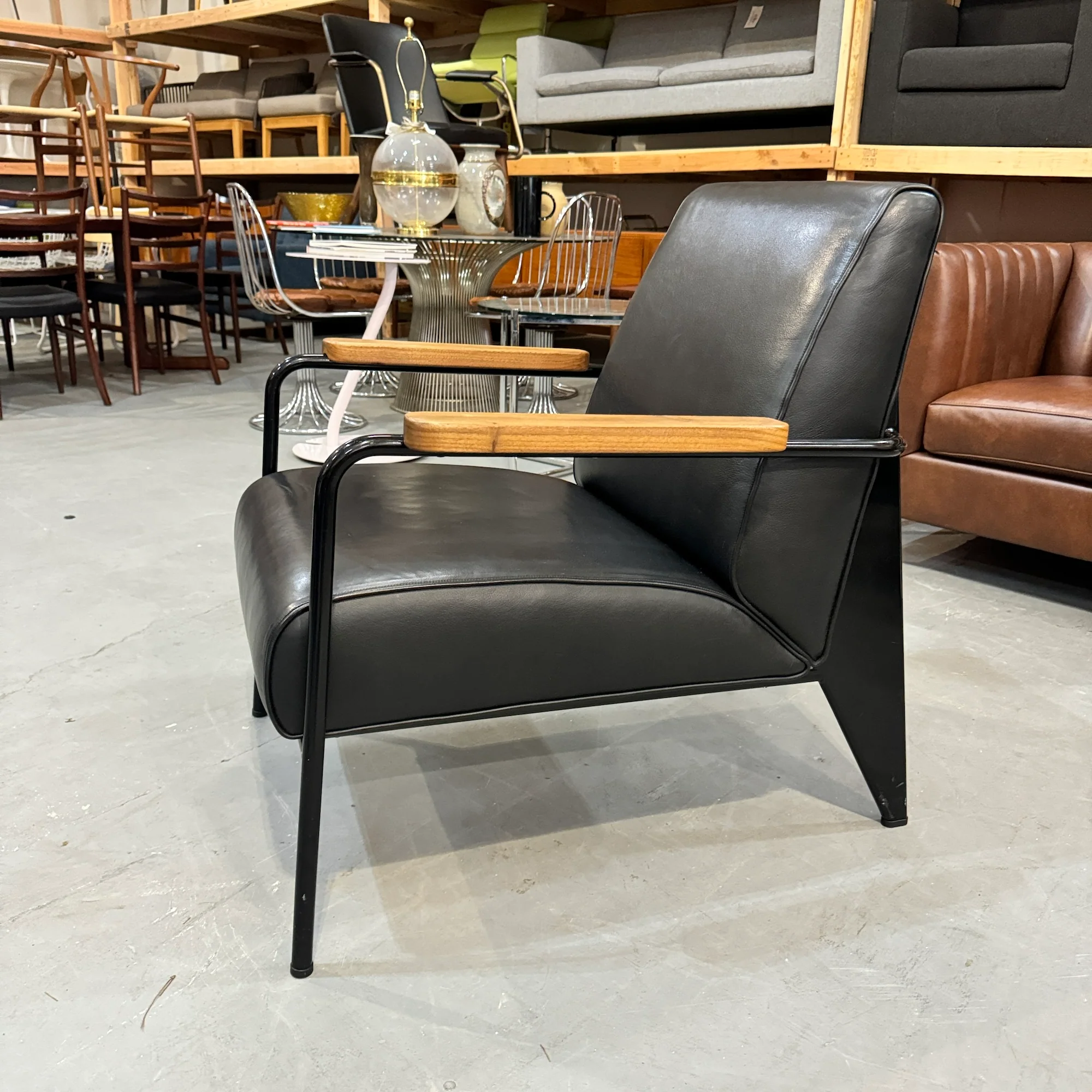 Authentic! Vitra iconic Prouvé Premium leather lounge chair - Image 2