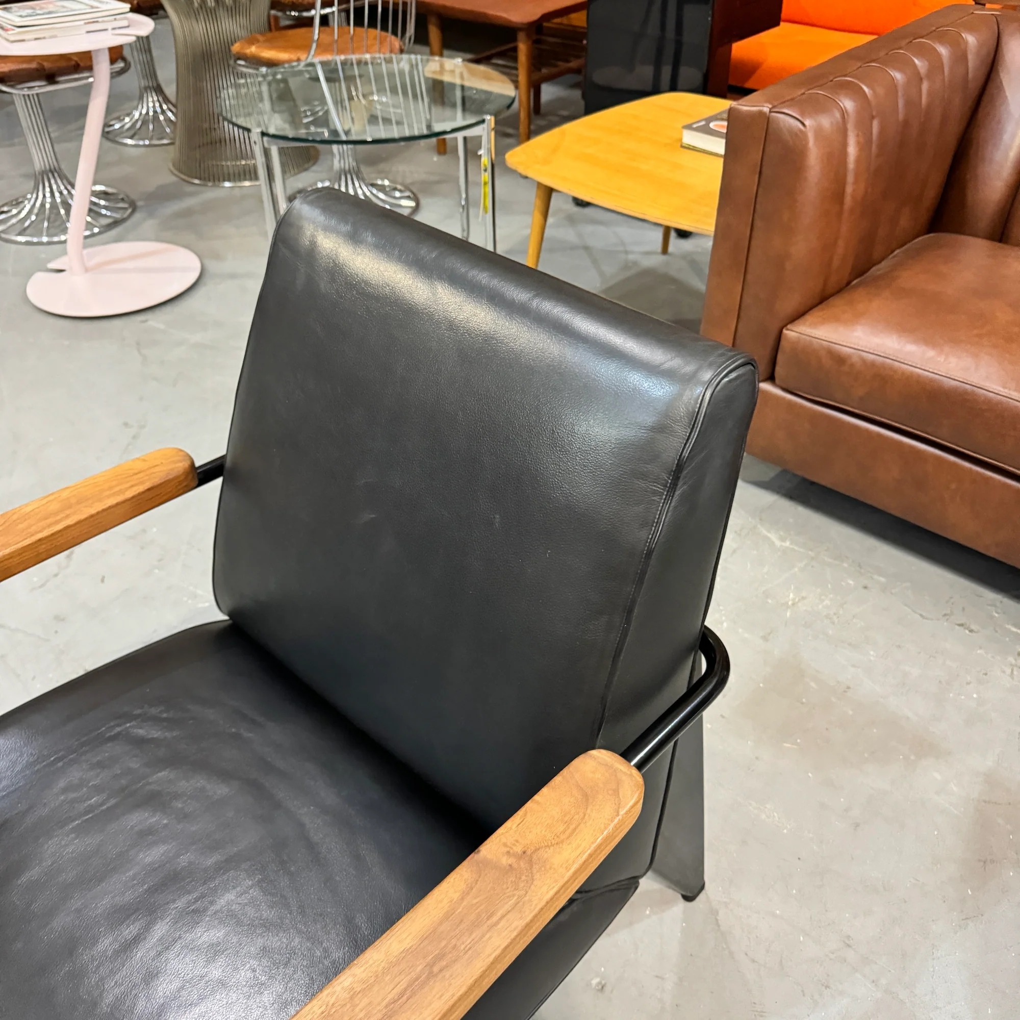 Authentic! Vitra iconic Prouvé Premium leather lounge chair - Image 6