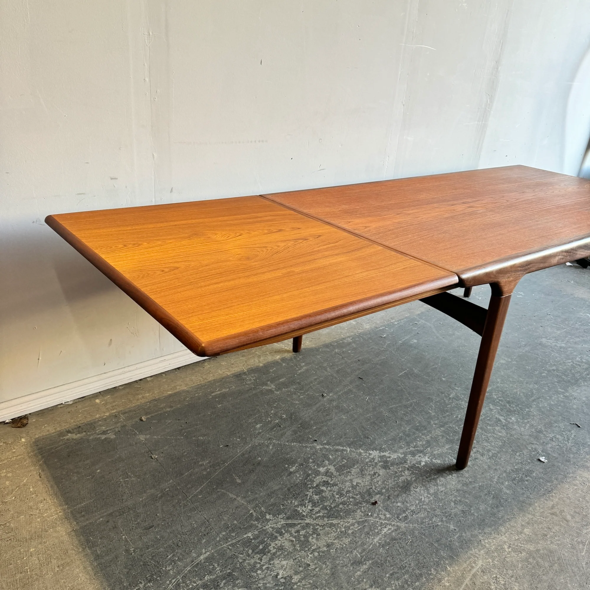 Danish Modern Expandable Dining Table by Johannes Andersen for Uldum Møbelfabrik - Image 3