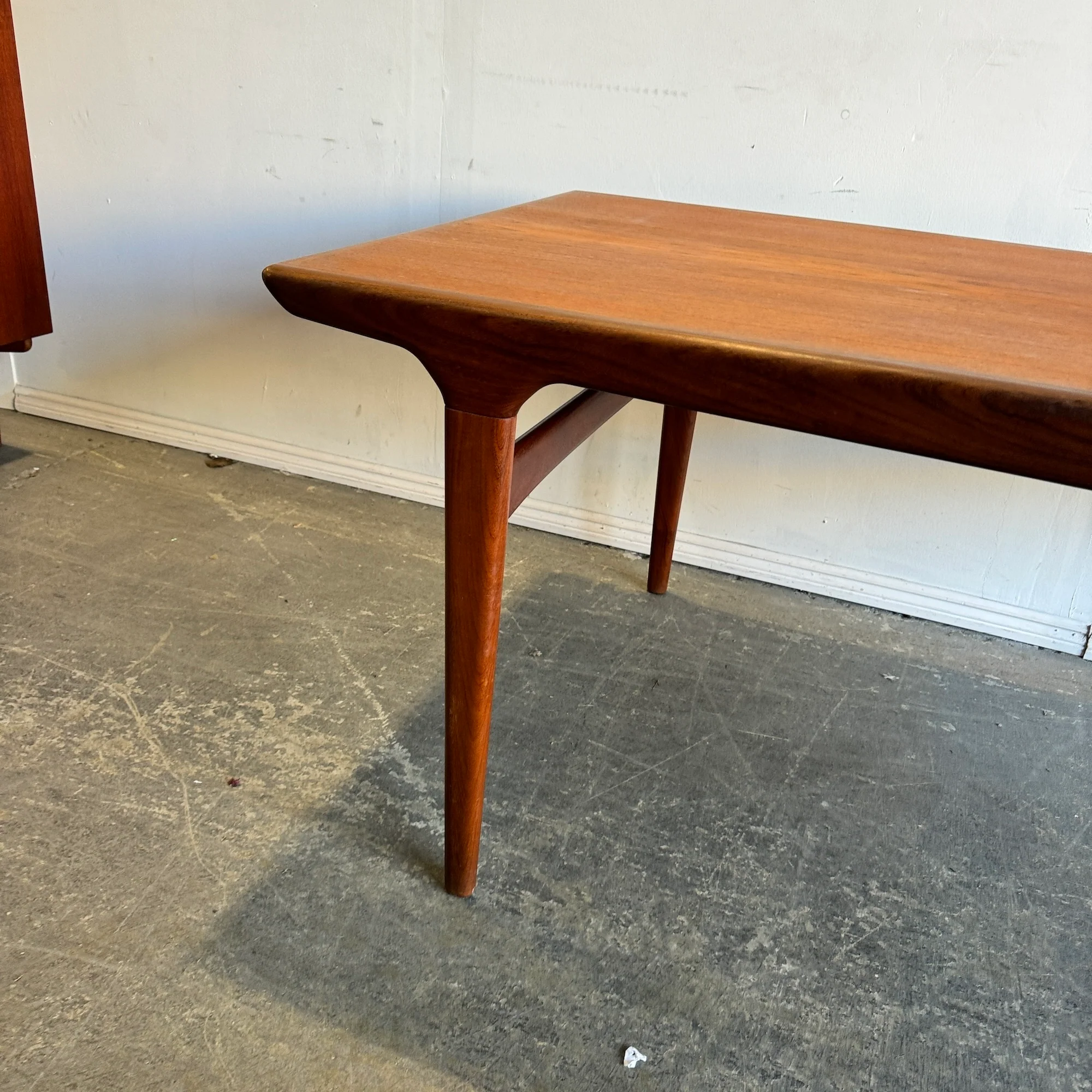 Danish Modern Expandable Dining Table by Johannes Andersen for Uldum Møbelfabrik - Image 5