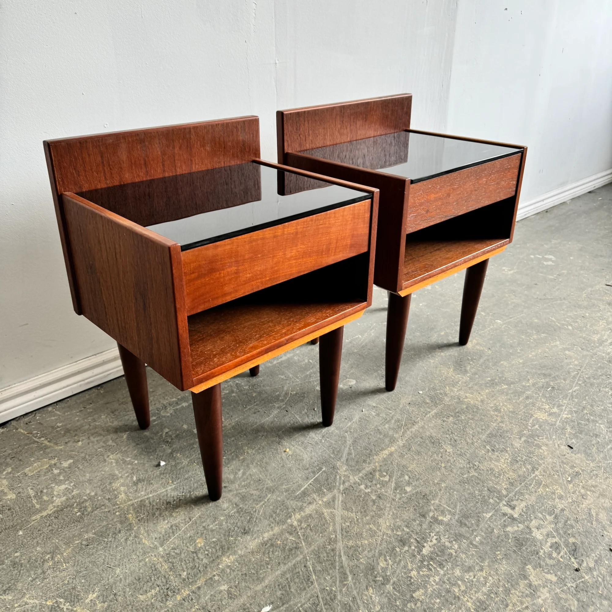 Danish modern Hans Wegner Nightstands in Teak and Glass by GETAMA - Image 2