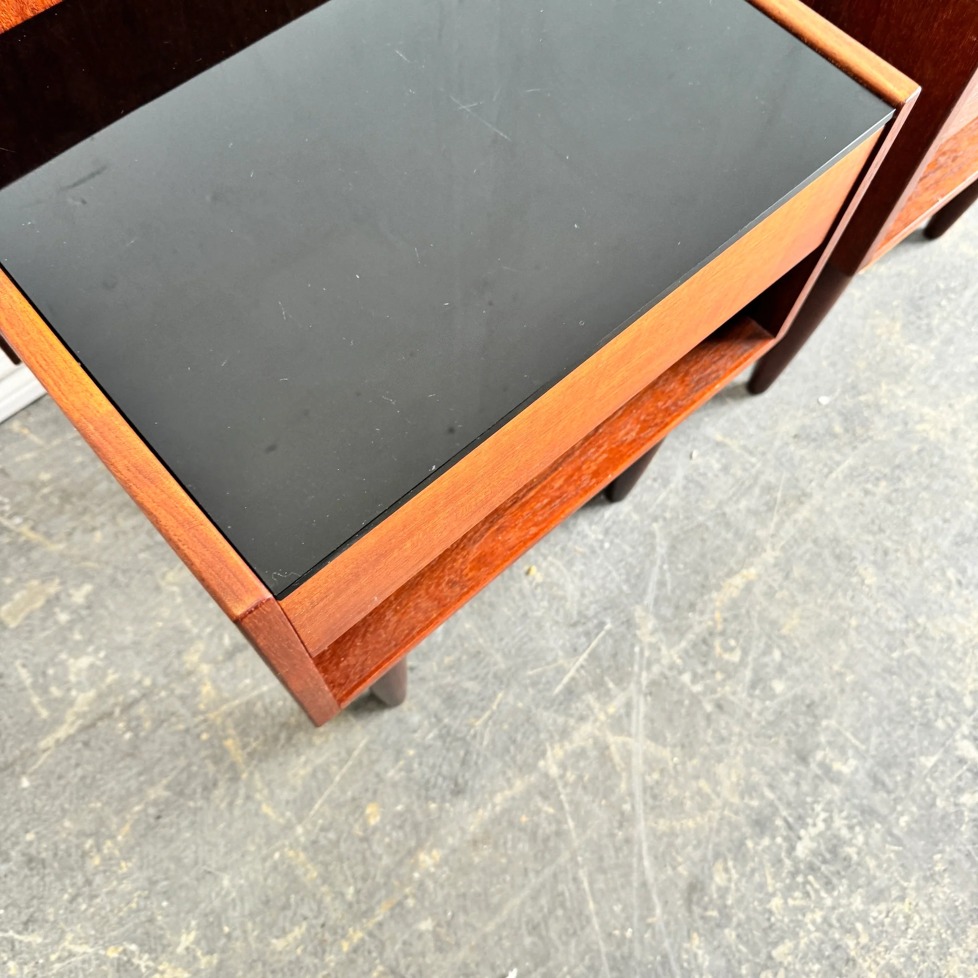 Danish modern Hans Wegner Nightstands in Teak and Glass by GETAMA - Image 4