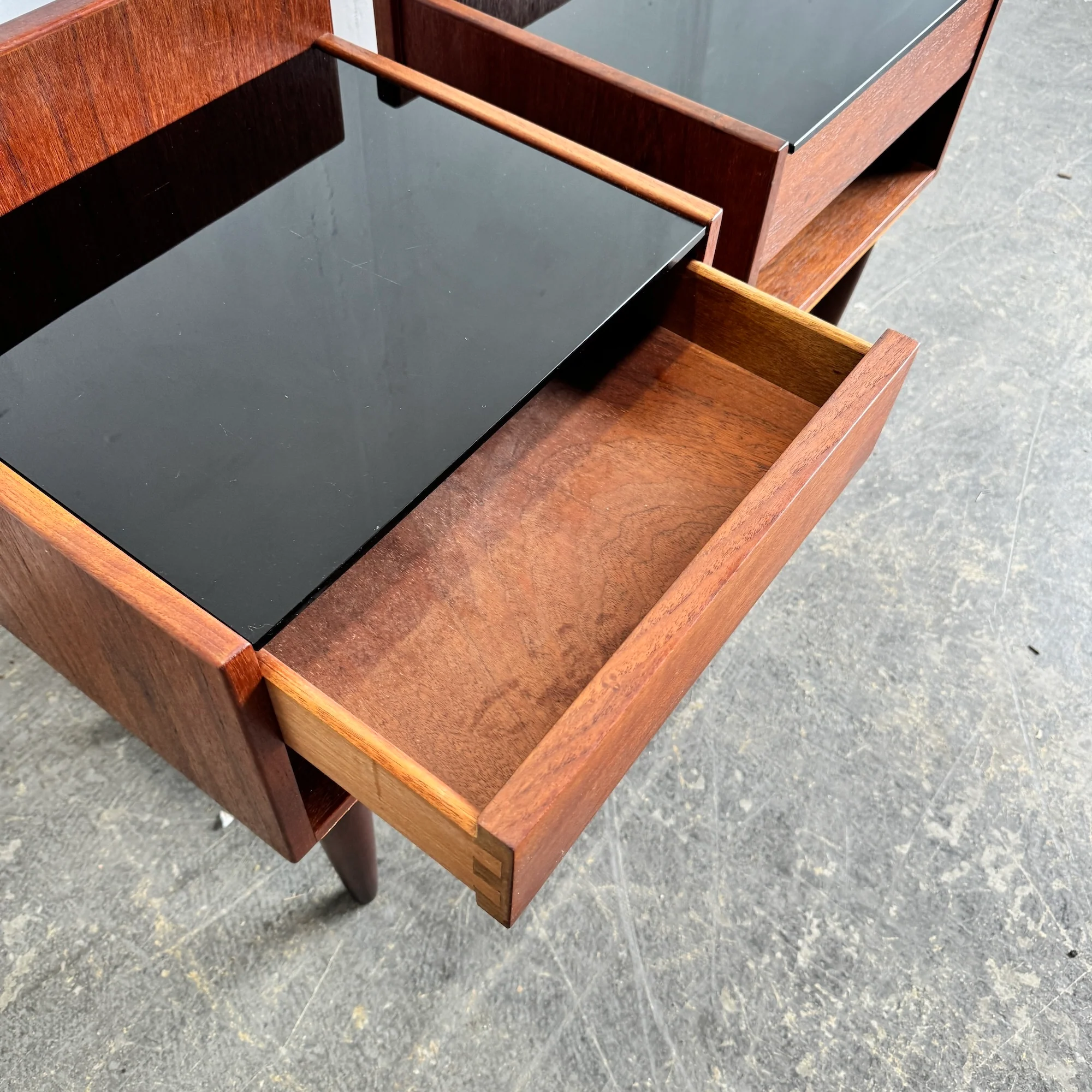 Danish modern Hans Wegner Nightstands in Teak and Glass by GETAMA - Image 5