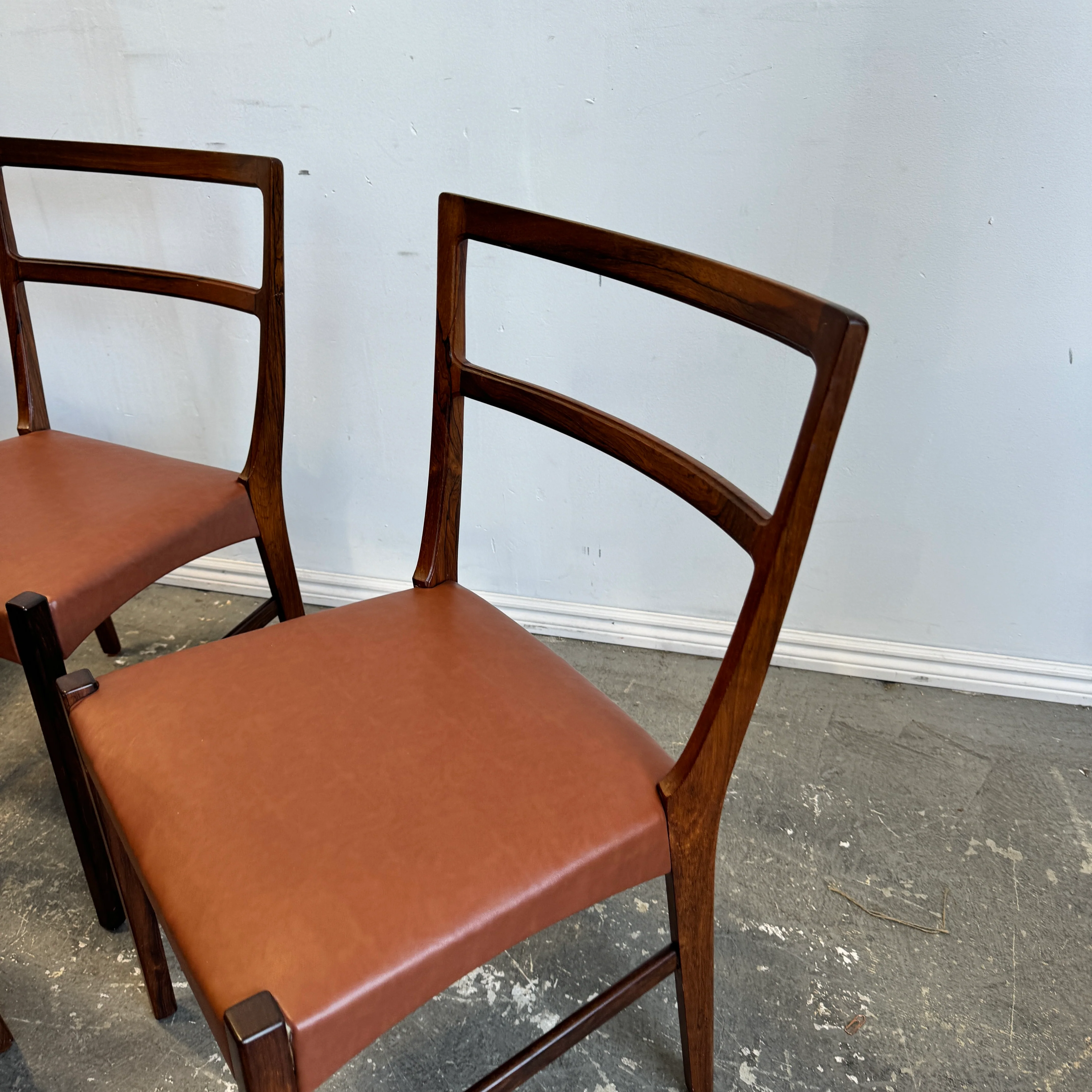 Danish Modern Johannes Andersen Six Dining Chairs Rosewood and Leather Upholstery - Image 6