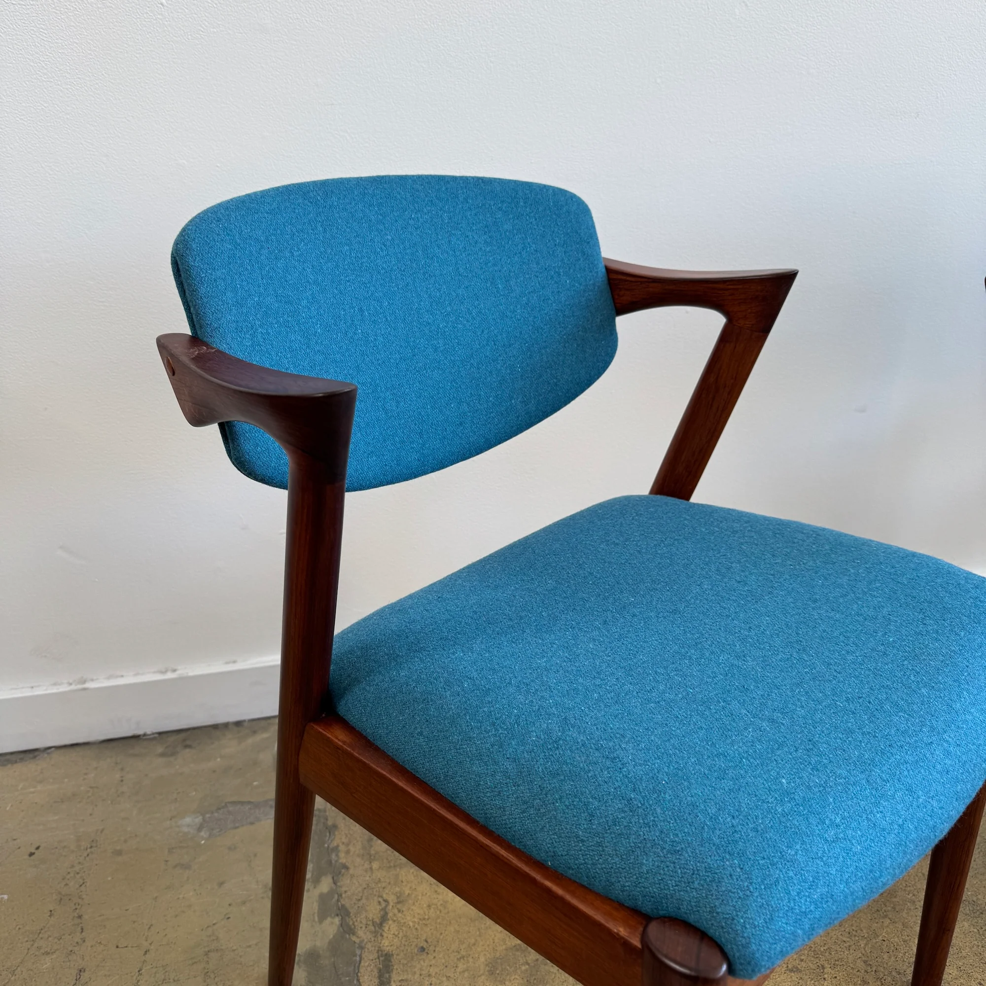 Danish Modern Kai Kristiansen set of 4 Rosewood Model 42 Dining Chairs (Fully Restored) - Image 5