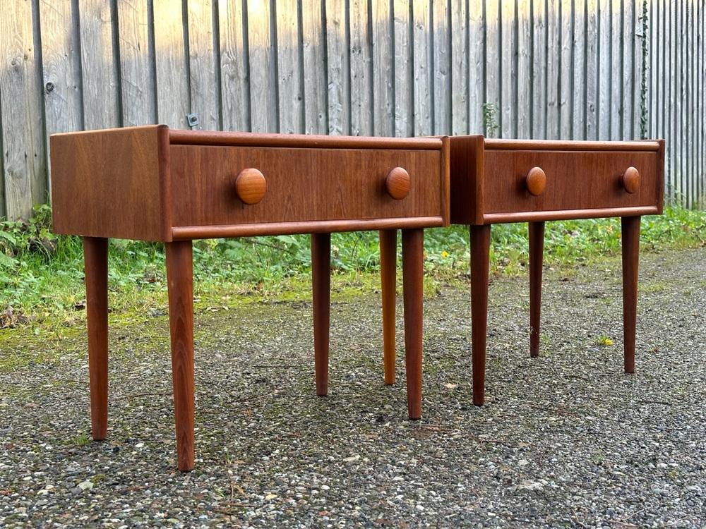 Danish Modern Set of 2 Teak Nightstands - Image 3