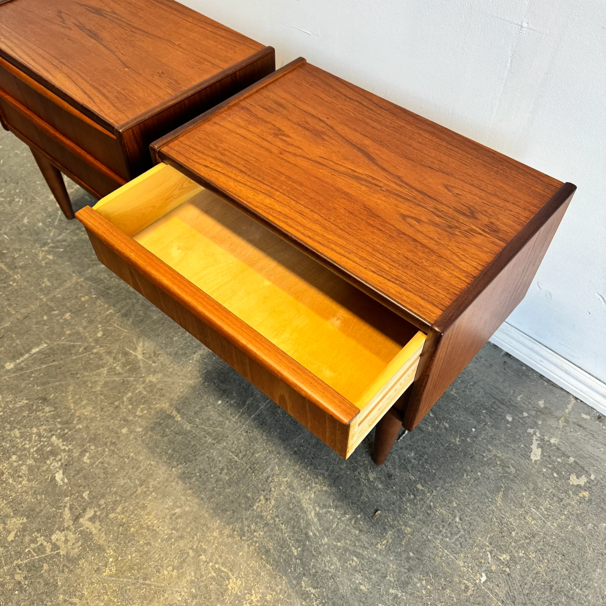Danish Modern set of 2 Teak Nightstands with two drawer - Image 4