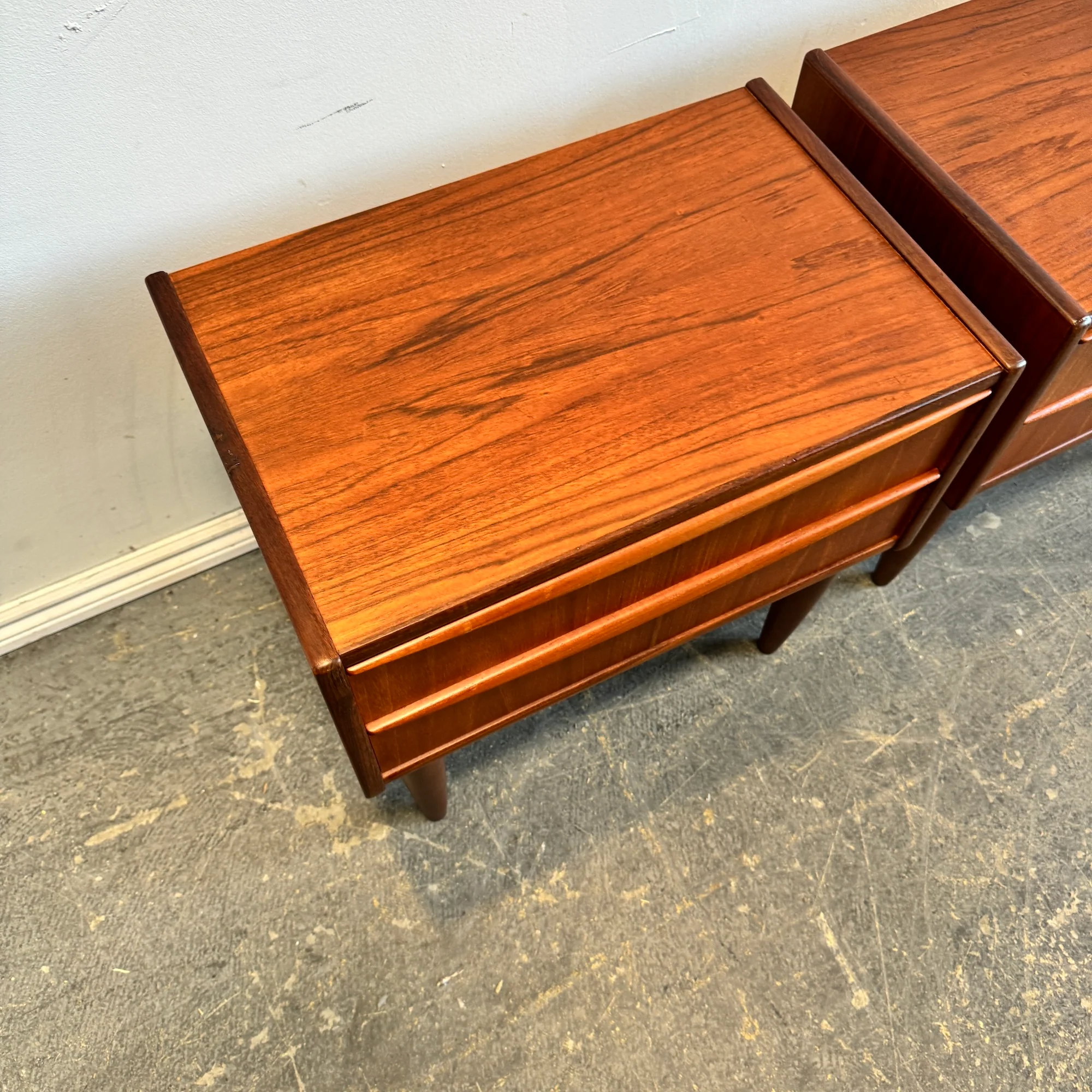 Danish Modern set of 2 Teak Nightstands with two drawer - Image 5