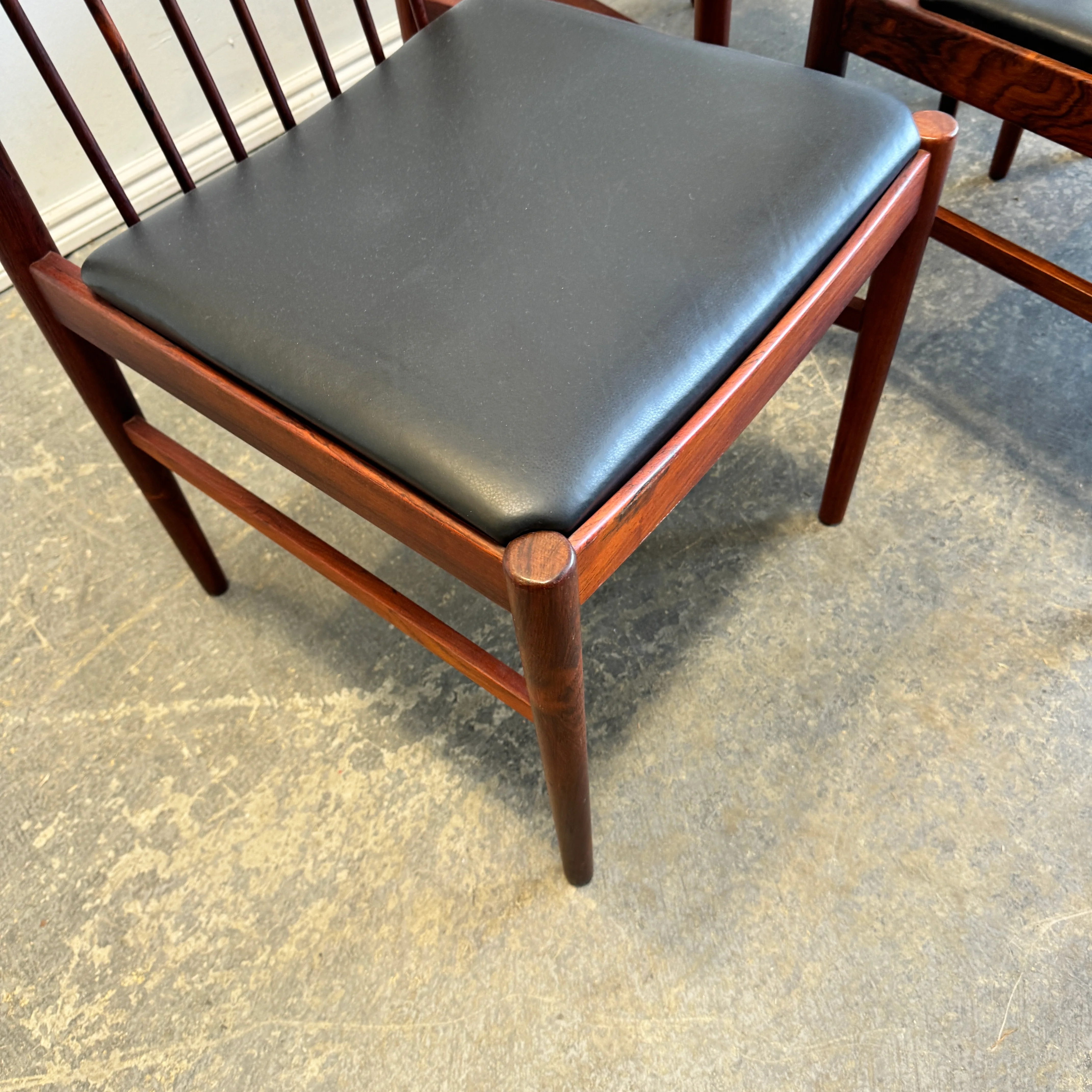 Danish Modern Set of Six Model 422 Dining Chairs in Rosewood by Arne Vodder For Sibast - Image 6