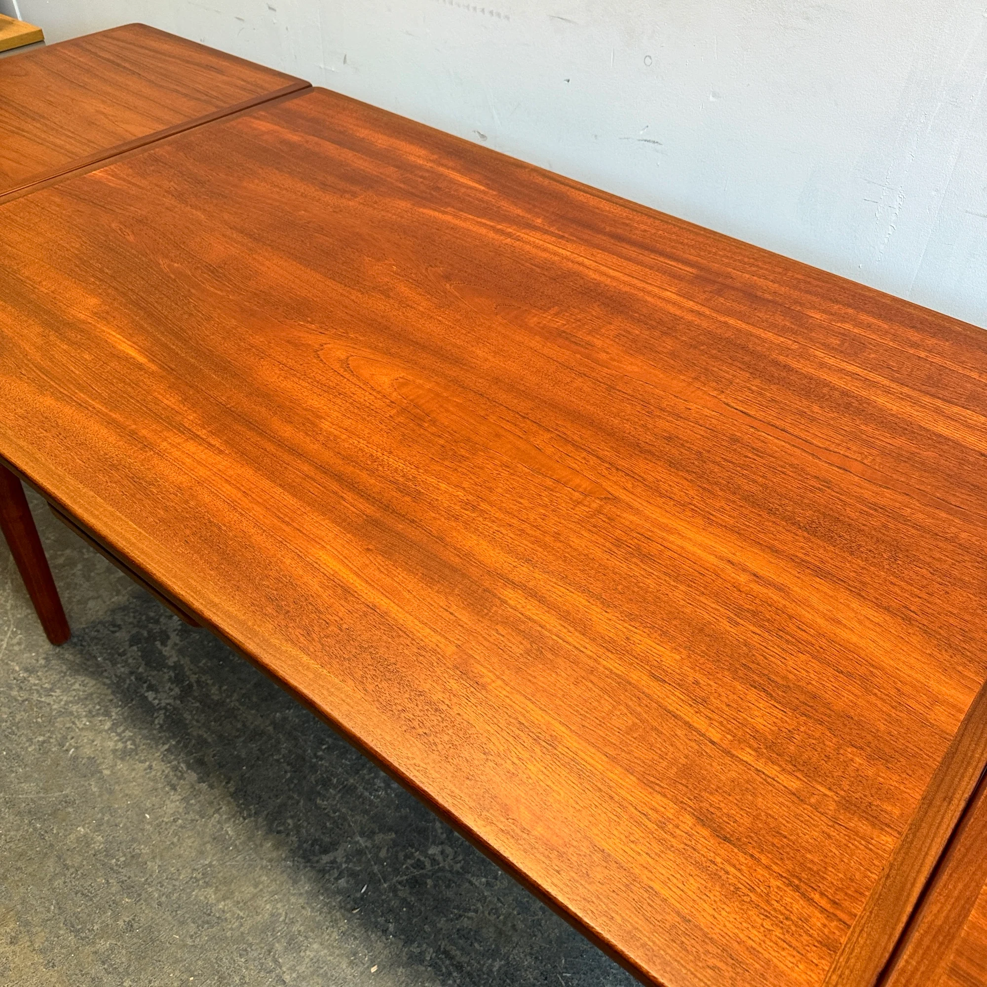 Danish Modern Teak Expandable dining table - Image 4