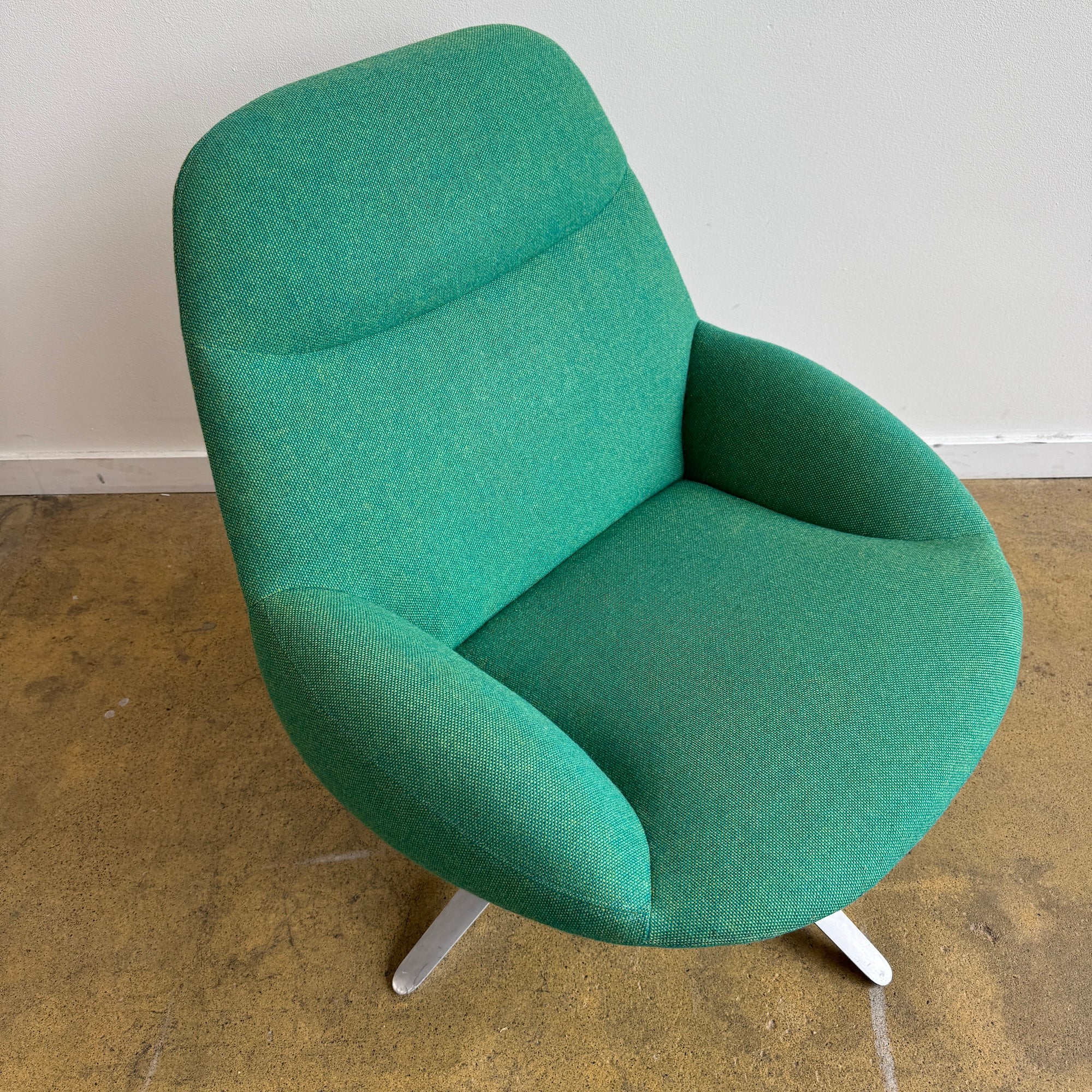 Erik Jørgensen Uma Swivel Lounge Chair by Hannes Wettstein - Image 4