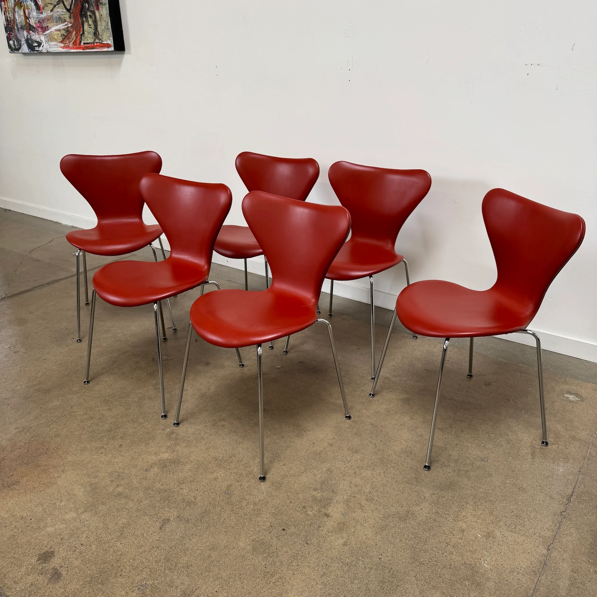 Fritz Hansen iconic "series 7" leather chair by Arne Jacobsen - Image 2