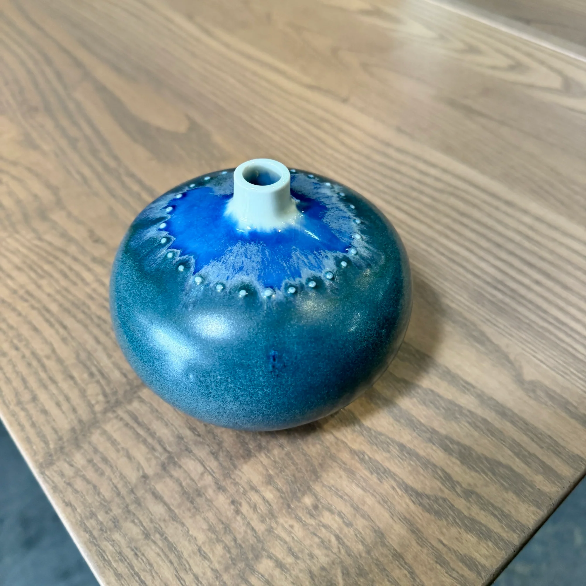 HAKUSAN Vase Smooth Glaze Porcelain Japan - Image 2